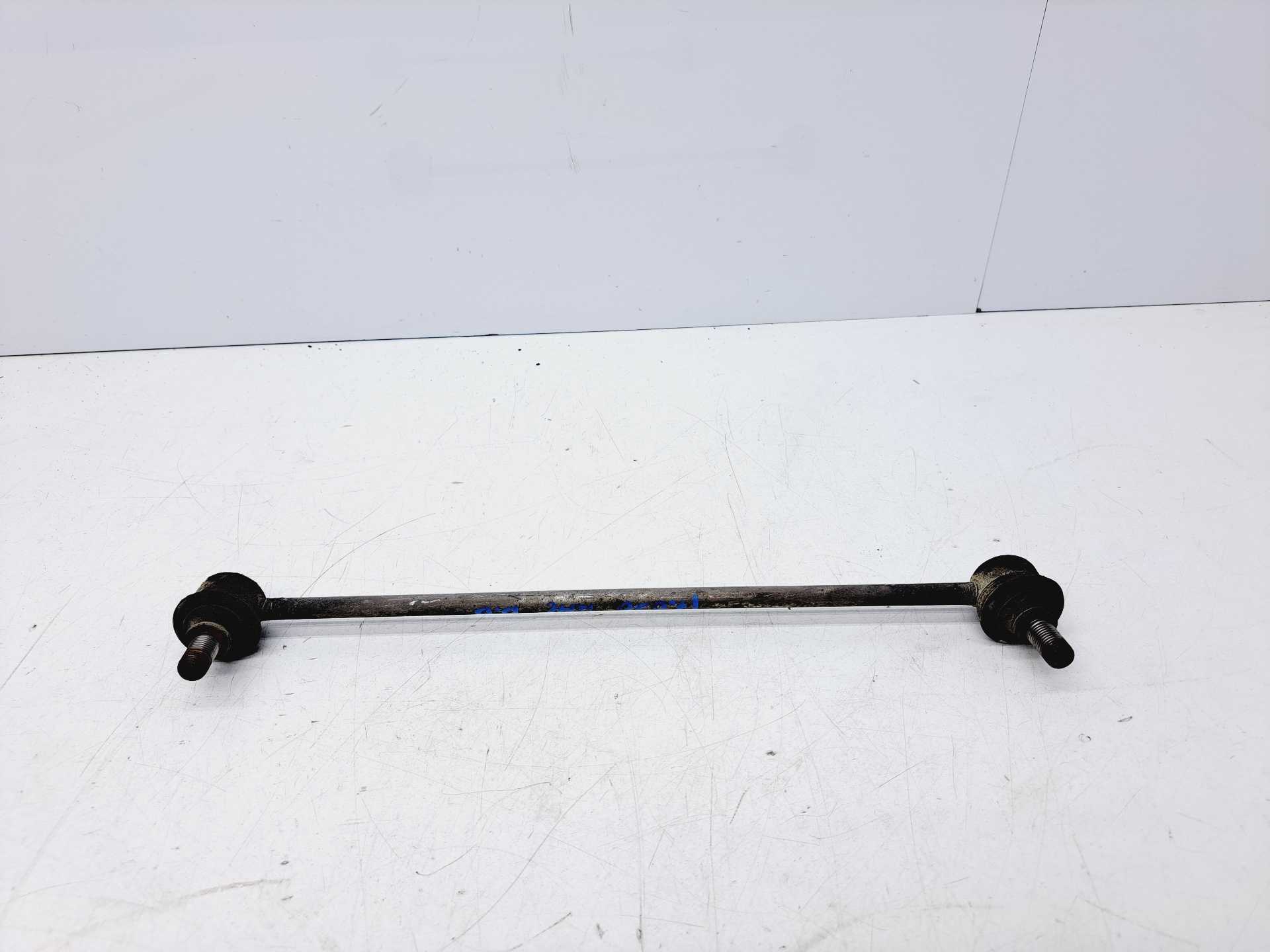 Recambio de bieleta estabilizadora delantera derecha para toyota yaris 1.4 turbodiesel cat referencia OEM IAM   