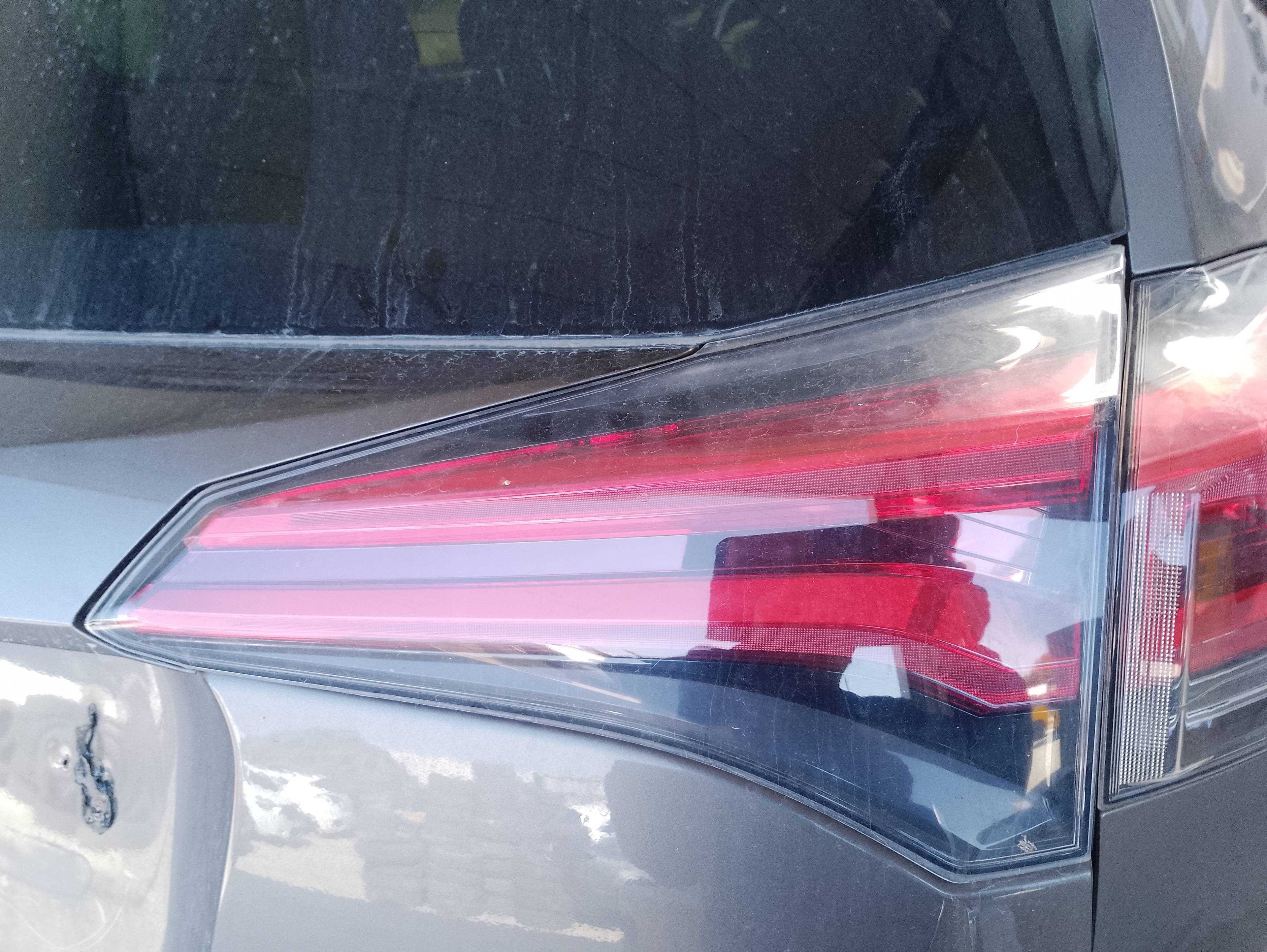 Recambio de piloto porton trasero derecho para toyota rav4 hybrid 4x2 black edition referencia OEM IAM   