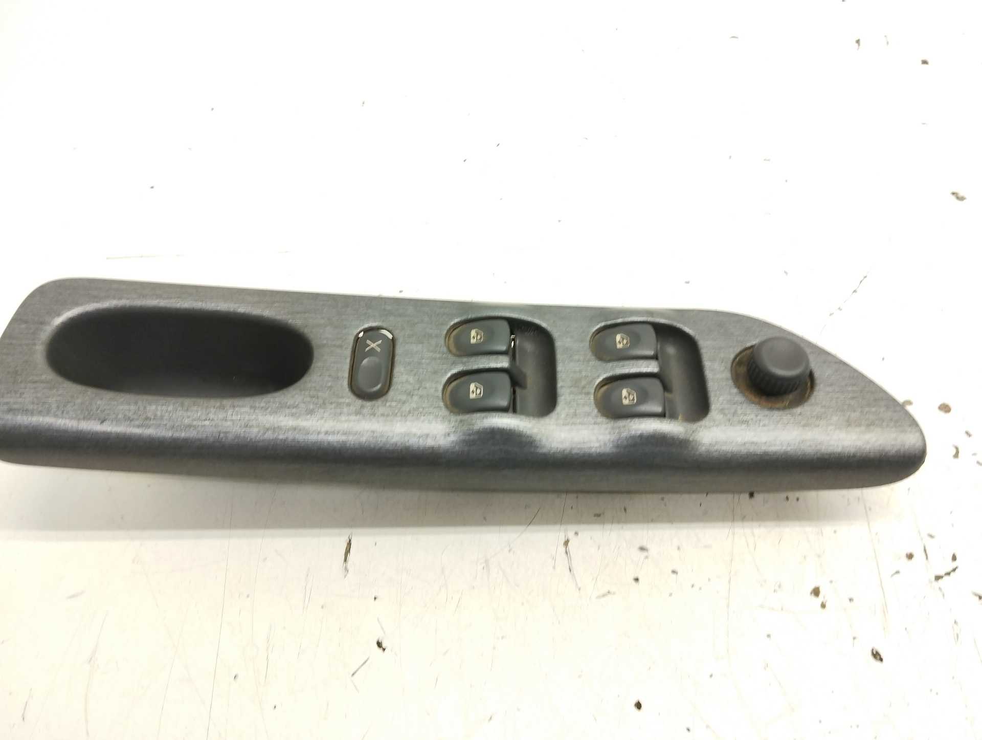 Recambio de mando elevalunas delantero izquierdo para renault laguna (b56) 1.9 dci rt referencia OEM IAM 7701707064  