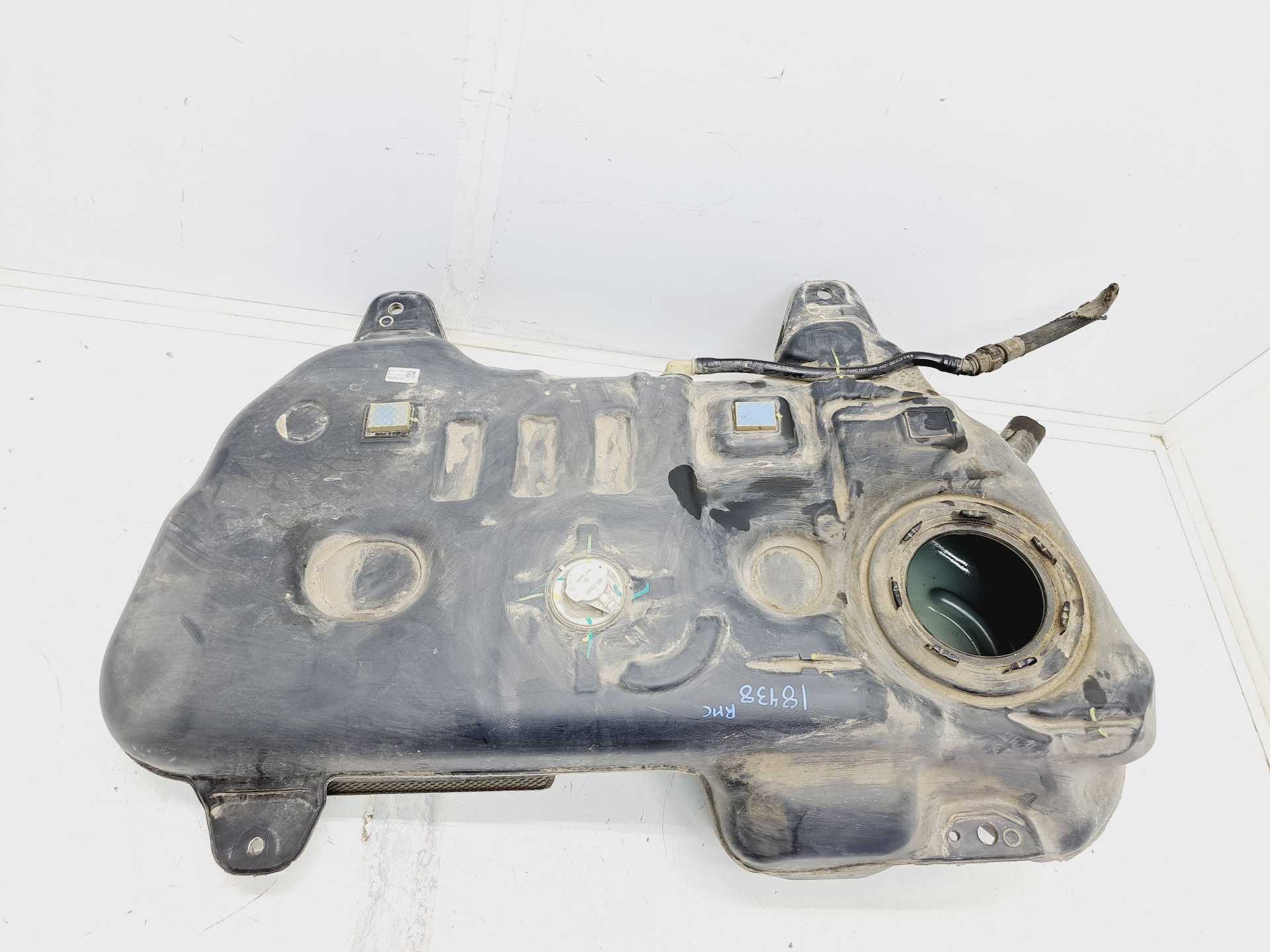 Recambio de deposito combustible para kia sportage 1.6 referencia OEM IAM 31100N7000  