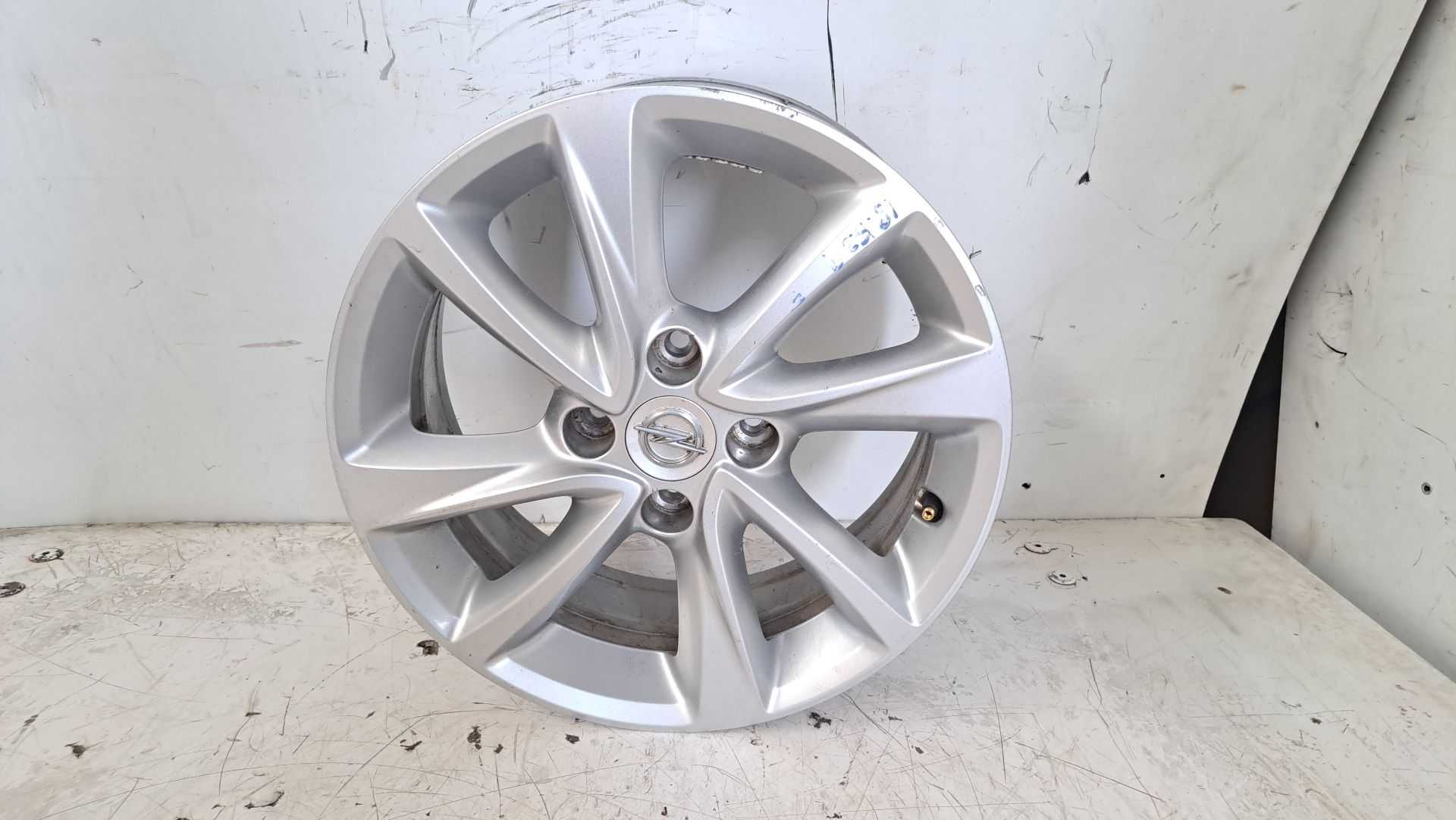 Recambio de llanta para opel corsa f edition referencia OEM IAM r16 9832277280 