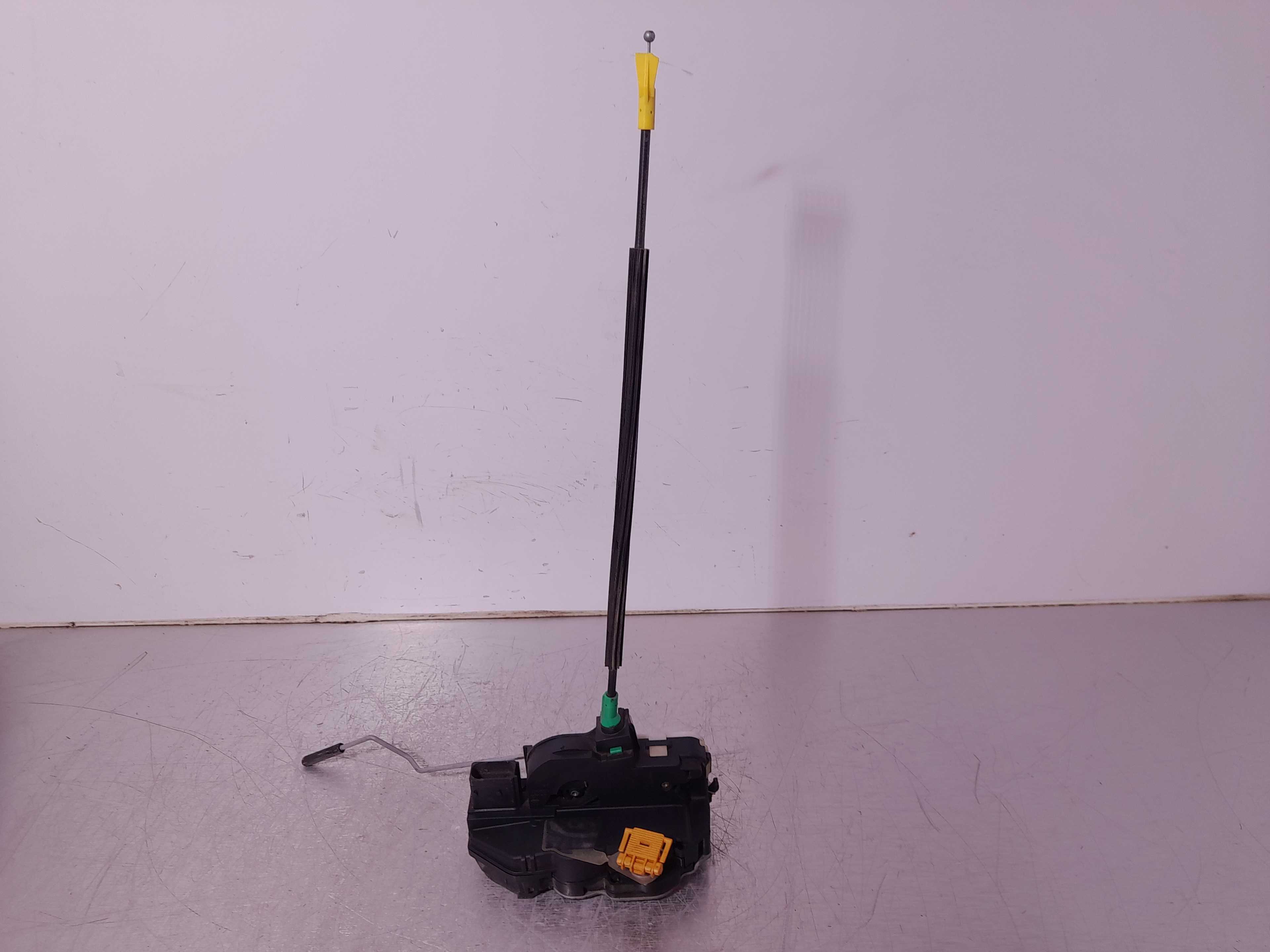 Recambio de cerradura puerta trasera derecha para chevrolet cruze station wagon lt+ referencia OEM IAM   