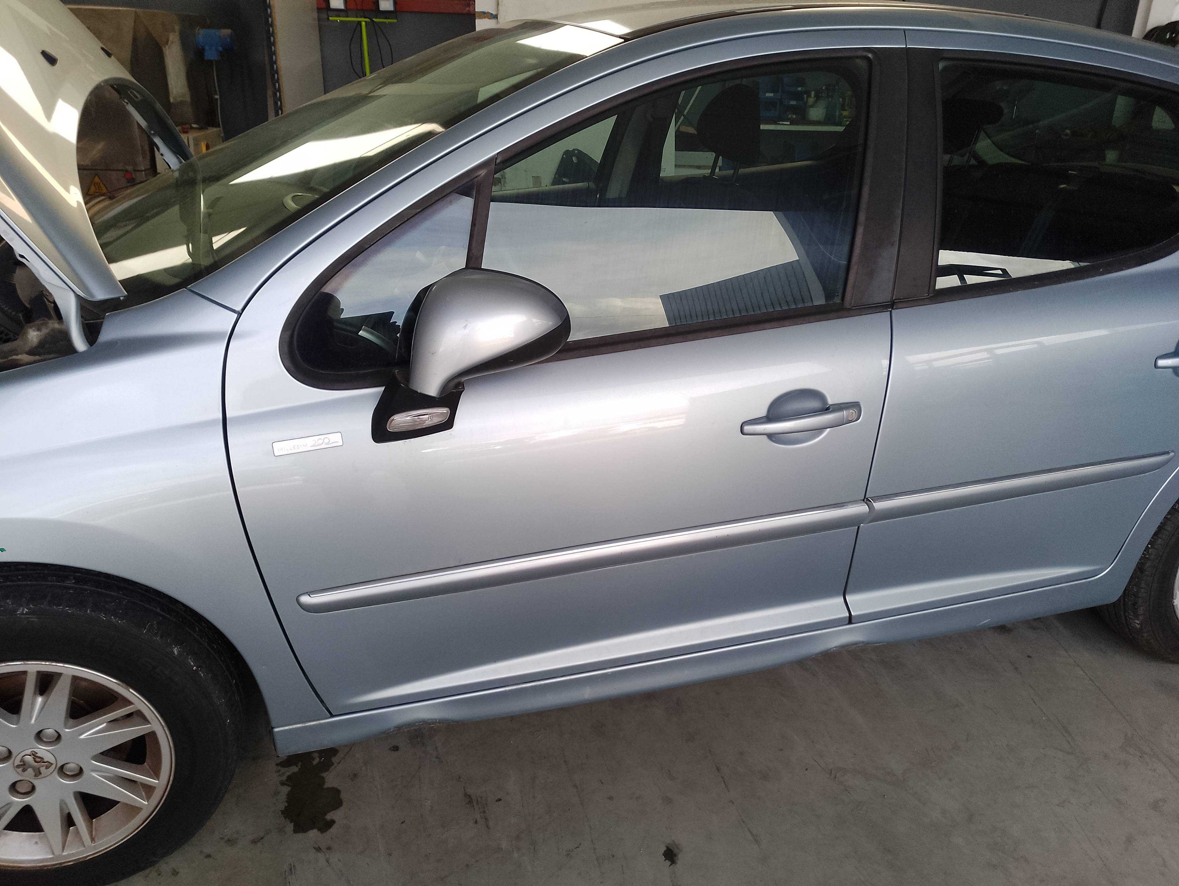Recambio de puerta delantera izquierda para peugeot 207 confort referencia OEM IAM 9002X5  