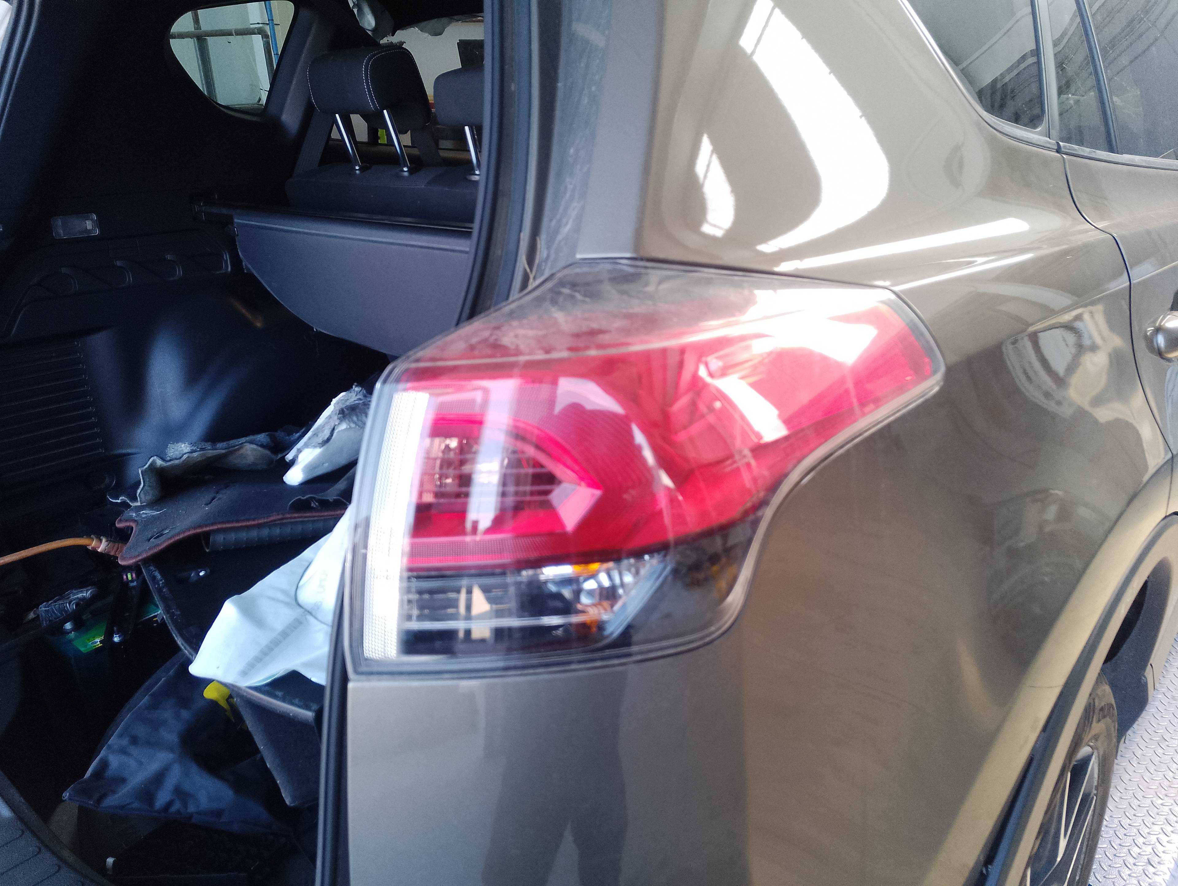 Recambio de piloto trasero derecho para toyota rav4 hybrid 4x2 black edition referencia OEM IAM   