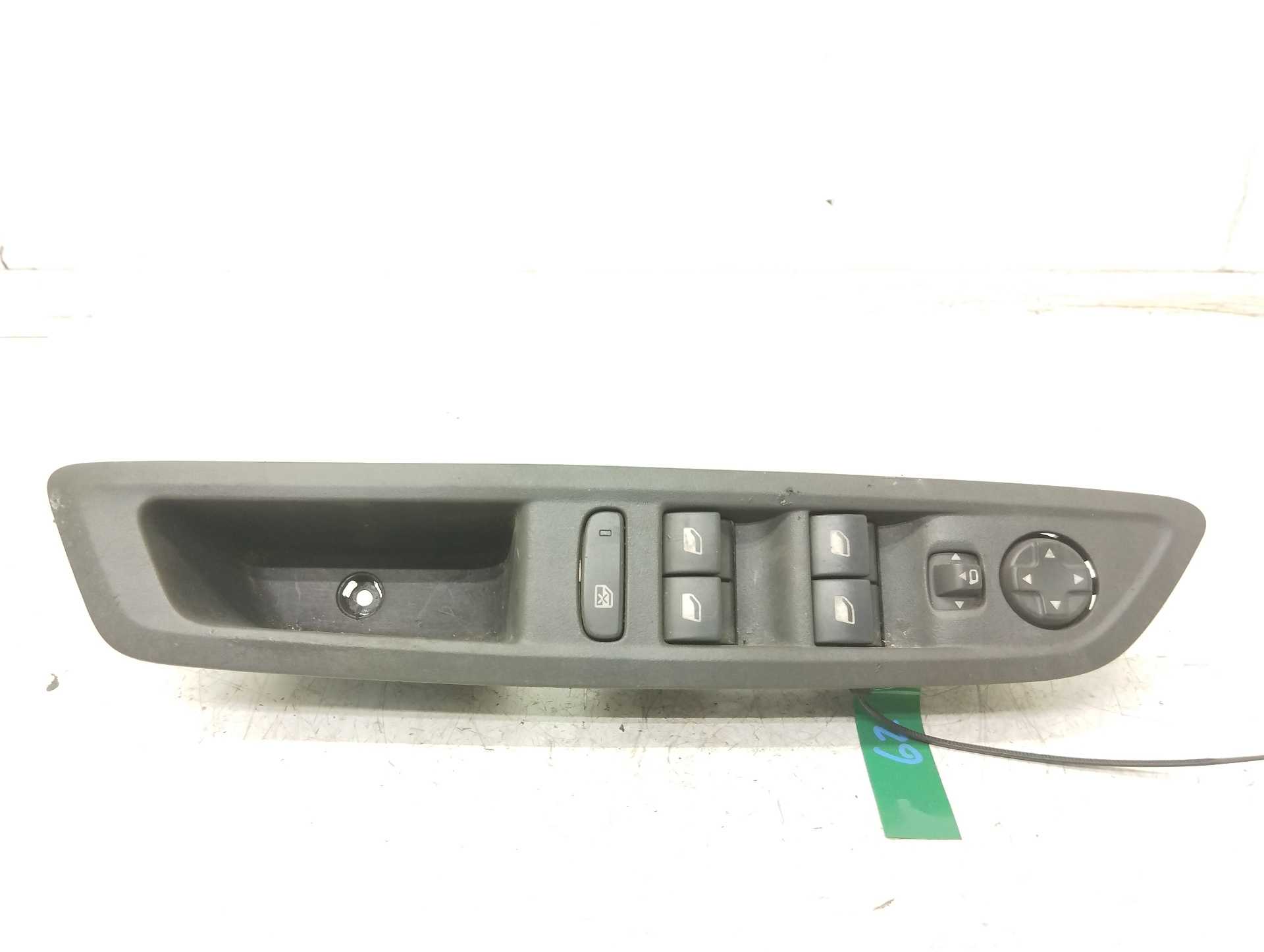 Recambio de mando elevalunas delantero izquierdo para citroën c4 berlina c-series referencia OEM IAM 98349233ZD 1051624101 