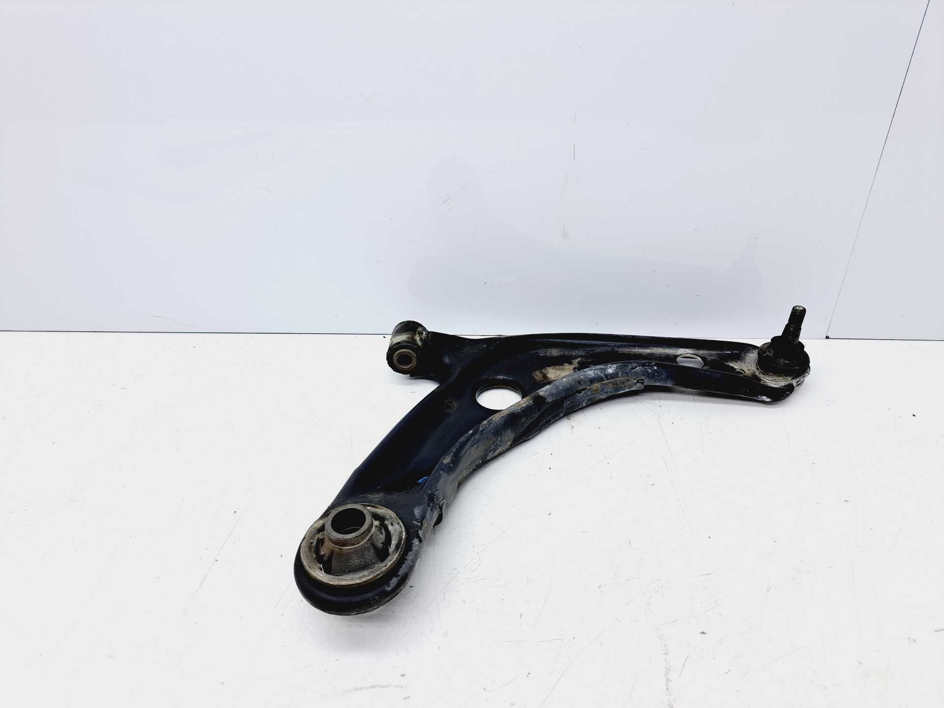 Recambio de brazo suspension inferior delantero derecho para toyota yaris 1.4 turbodiesel cat referencia OEM IAM   