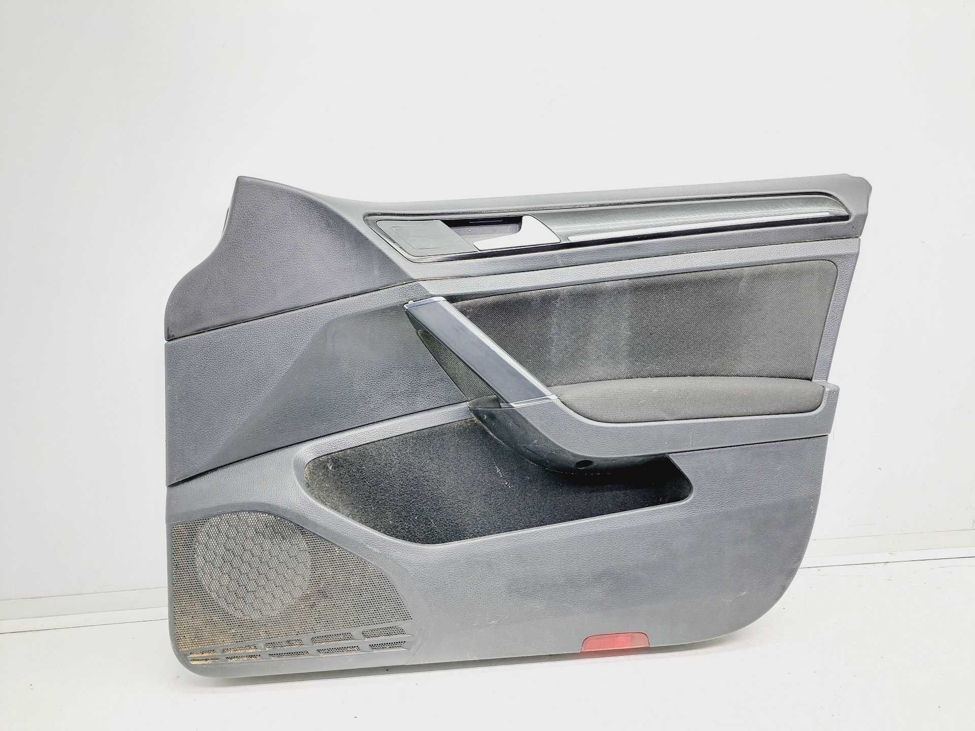Recambio de guarnecido puerta delantera derecha para volkswagen golf vii lim. 2.0 tsi referencia OEM IAM 5G4867012ED 5G4868080D 
