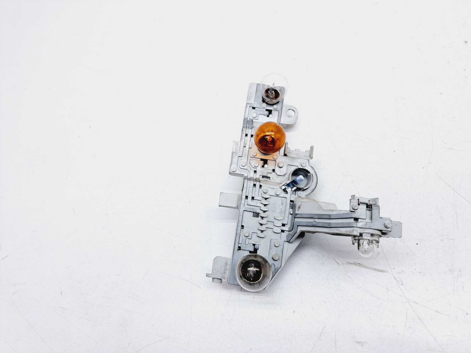 Recambio de portalamparas para bmw serie 1 berlina (e81/e87) 2.0 16v referencia OEM IAM 63217164963  