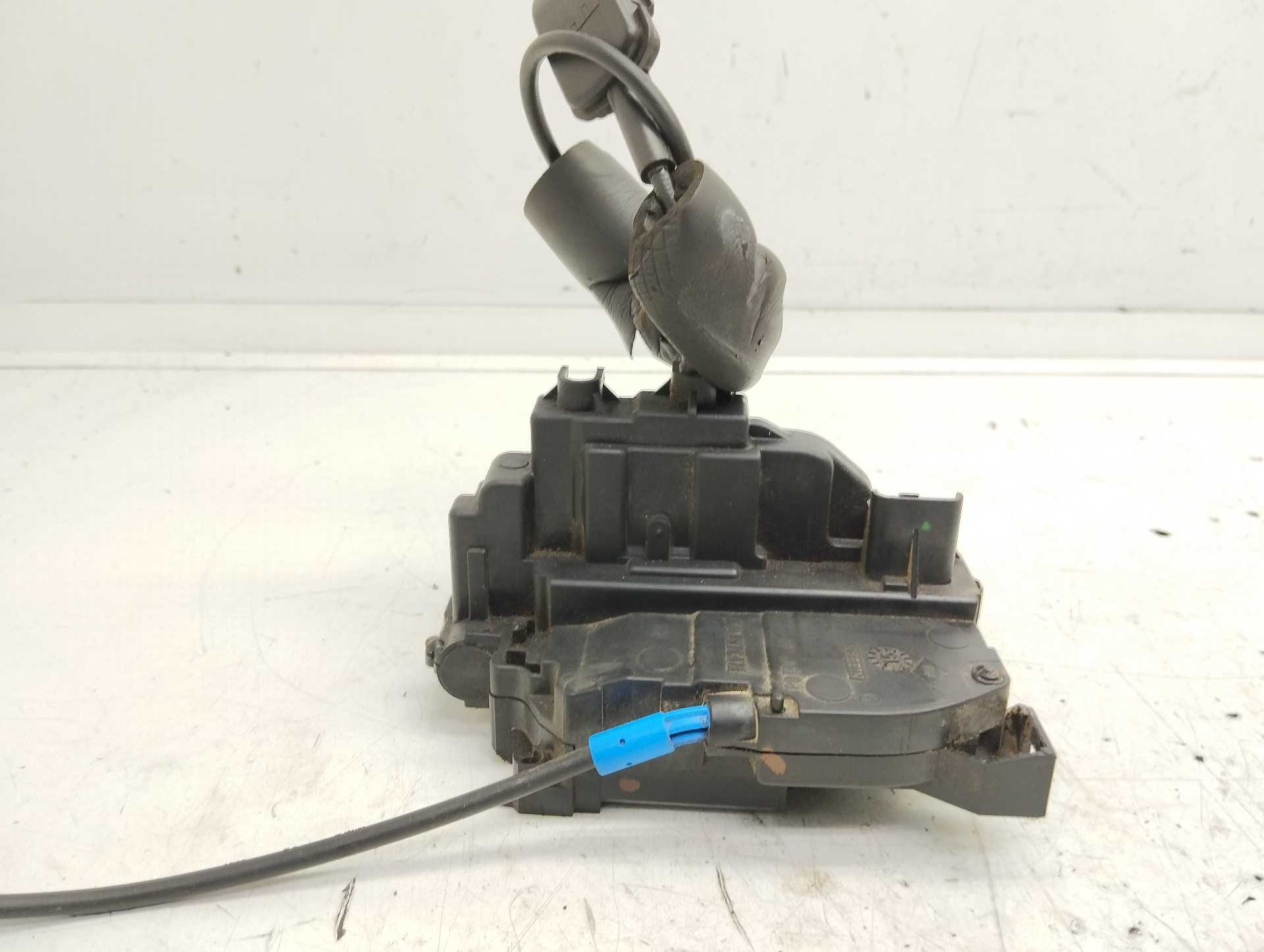 Recambio de cerradura puerta delantera derecha para renault megane iii berlina 5 p 1.2 16v referencia OEM IAM 805020001R  