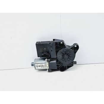MOTOR ELEVALUNAS DELANTERO DERECHO 807302741R 915943200 BROSE