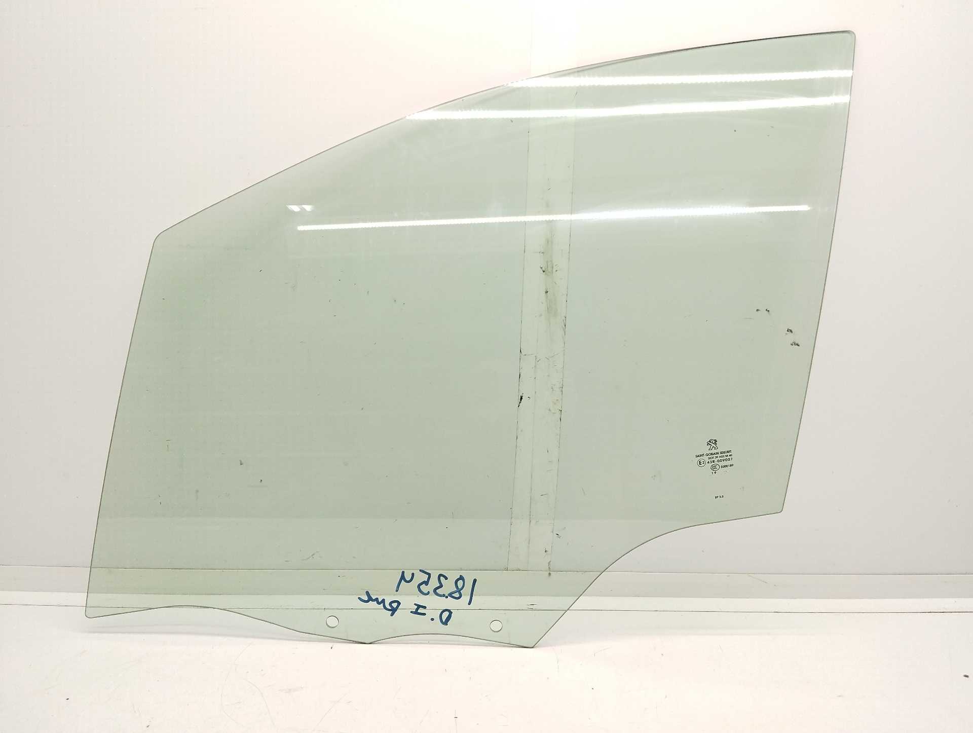 Recambio de luna delantera izquierda para peugeot 208 1.2 12v e-vti referencia OEM IAM   