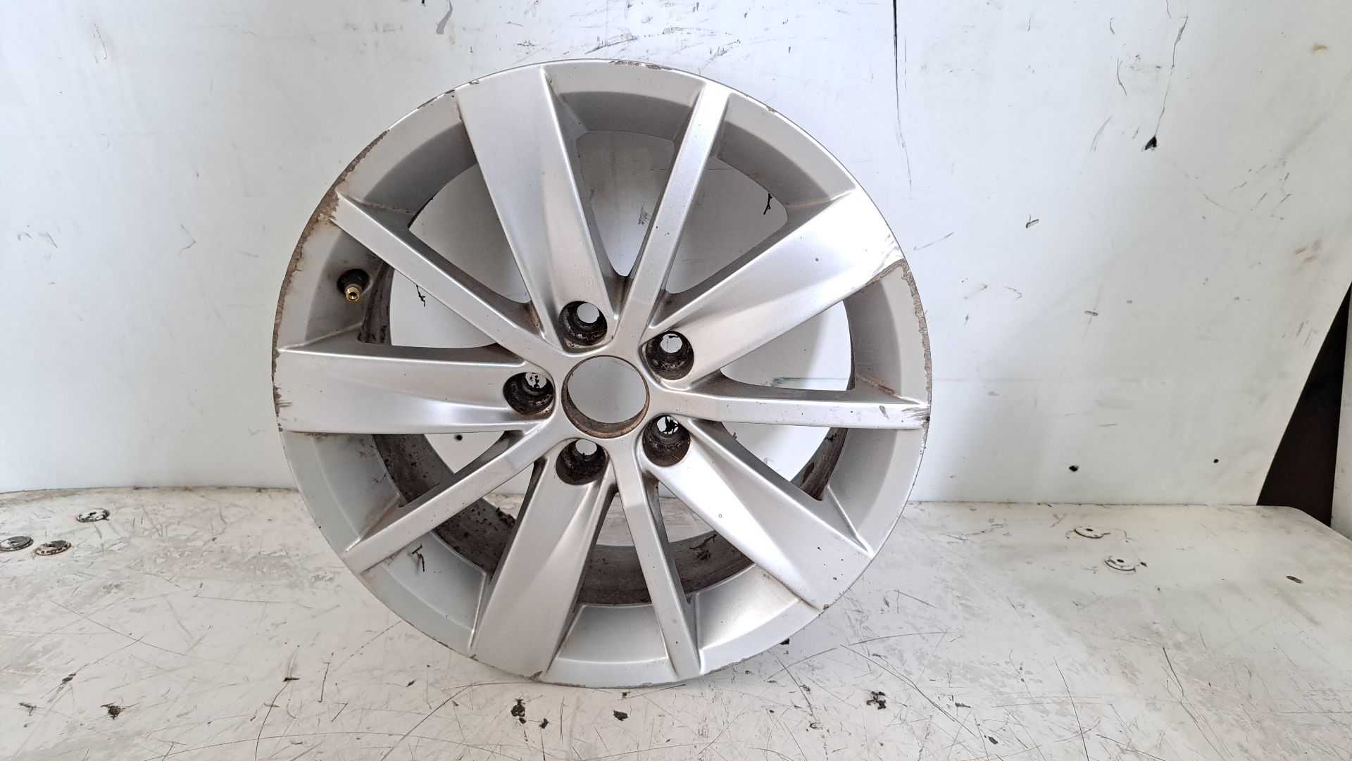 Recambio de llanta para volkswagen polo (6r1) 1.4 tdi referencia OEM IAM r15 6c0601025 