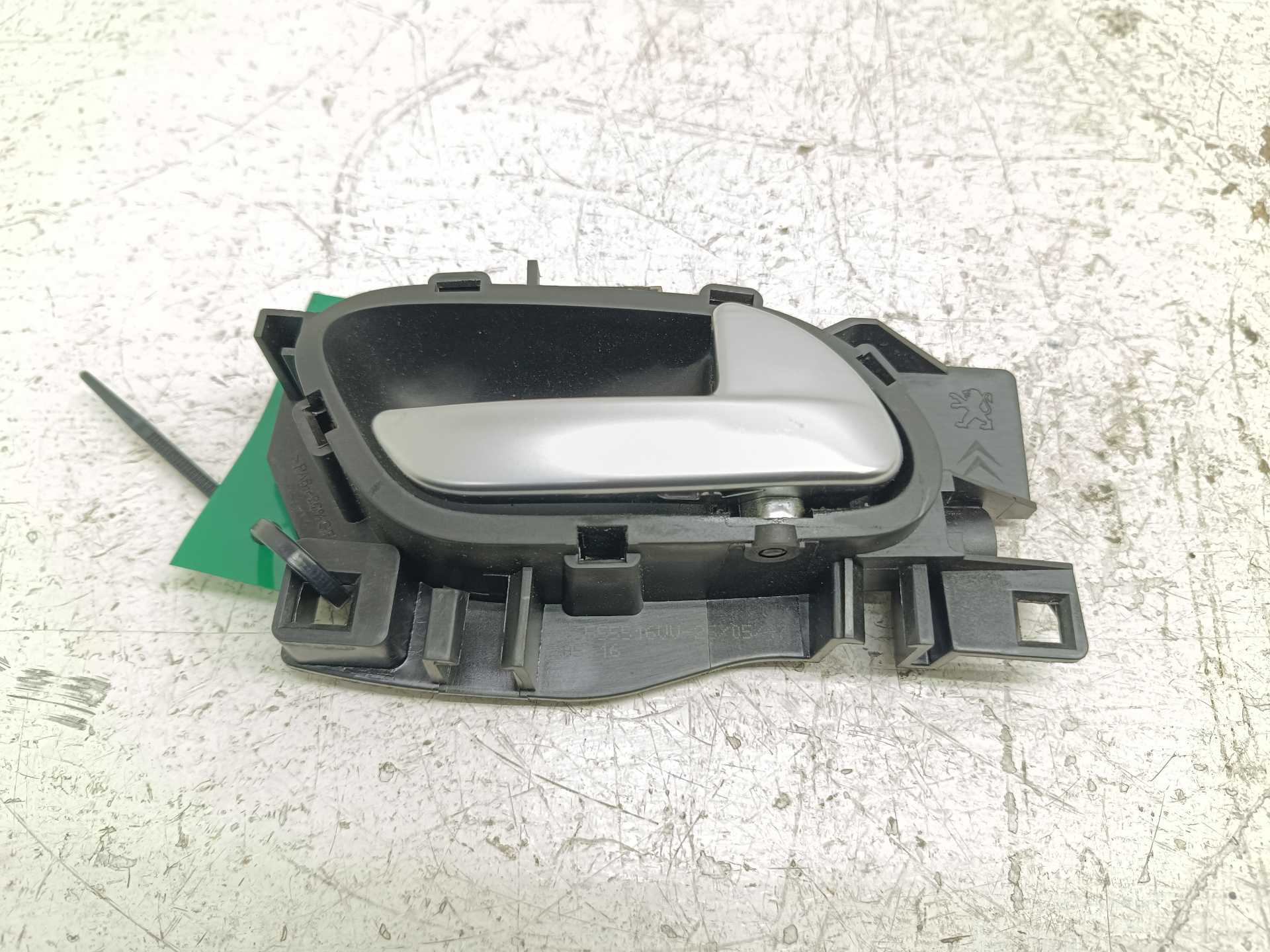 Recambio de maneta interior trasera derecha para peugeot 208 style referencia OEM IAM 96555516VV  