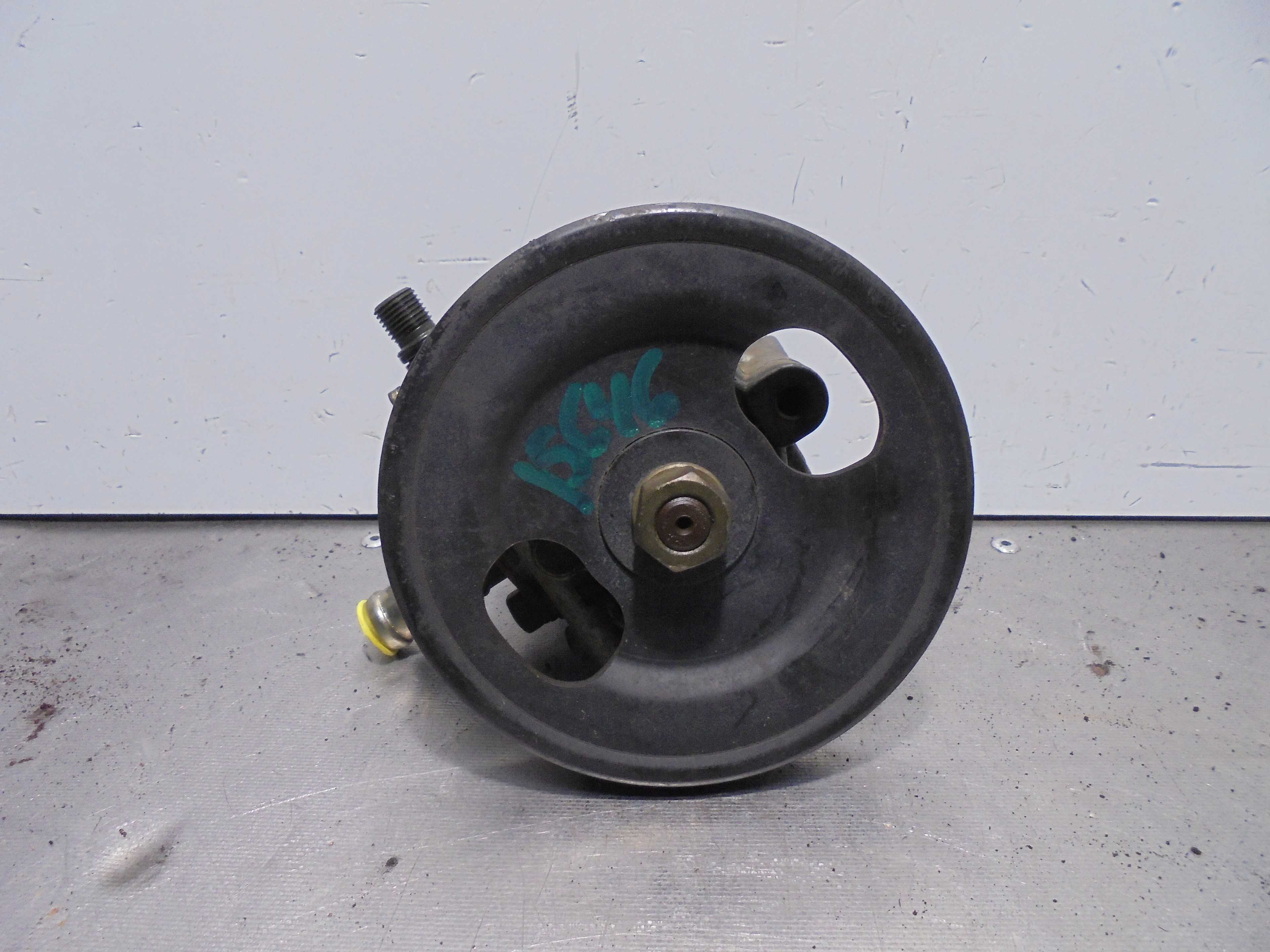 Recambio de bomba direccion para mitsubishi montero sport (k90) 2.5 td gls referencia OEM IAM MR448507  