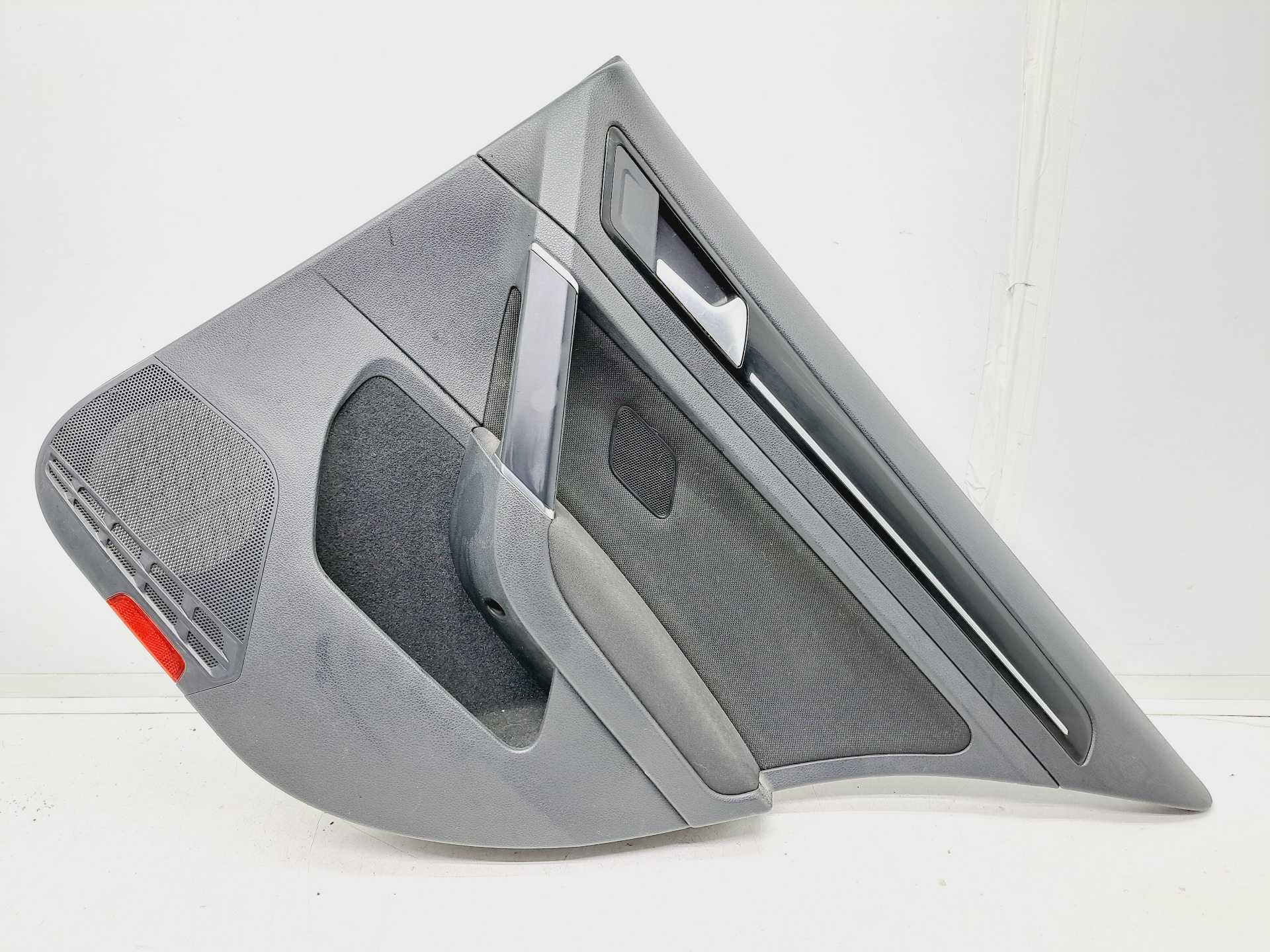 Recambio de guarnecido puerta trasera derecha para volkswagen golf vii lim. 2.0 tsi referencia OEM IAM 5G6867212GB 5G4868074C 