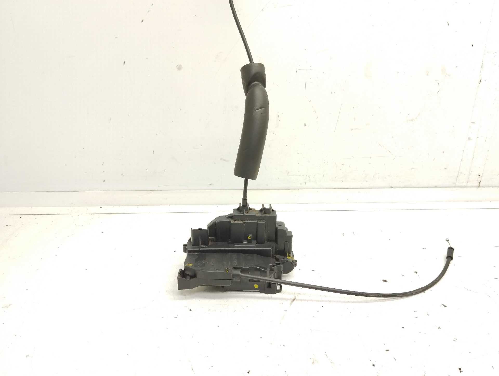 Recambio de cerradura puerta trasera izquierda para renault megane iii berlina 5 p 1.2 16v referencia OEM IAM 825030001R  