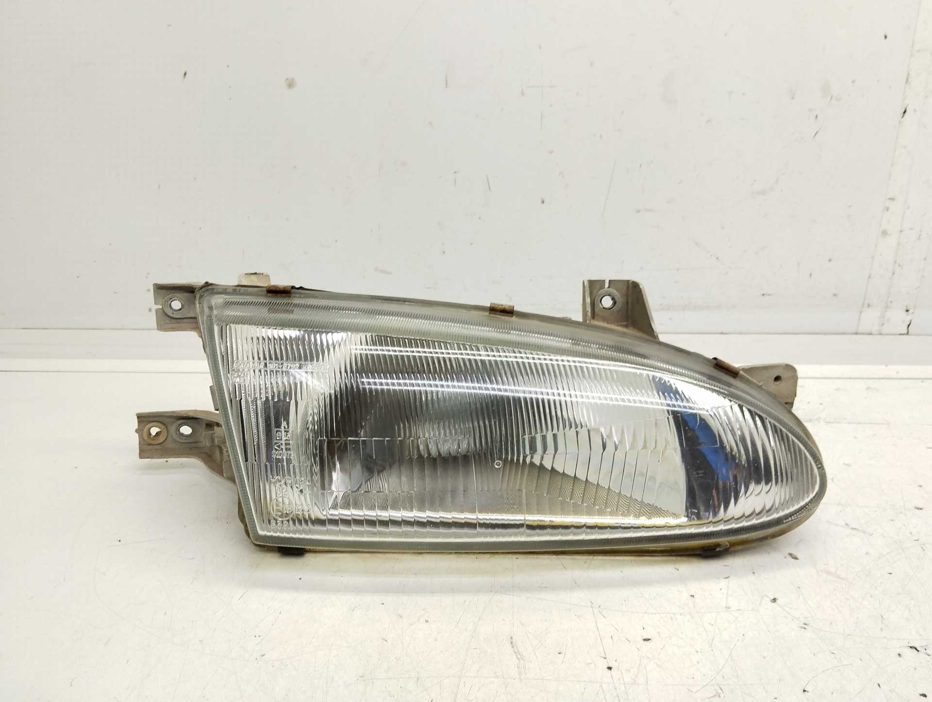 Recambio de faro derecho para hyundai accent (x3) 1.3 gls automático referencia OEM IAM   