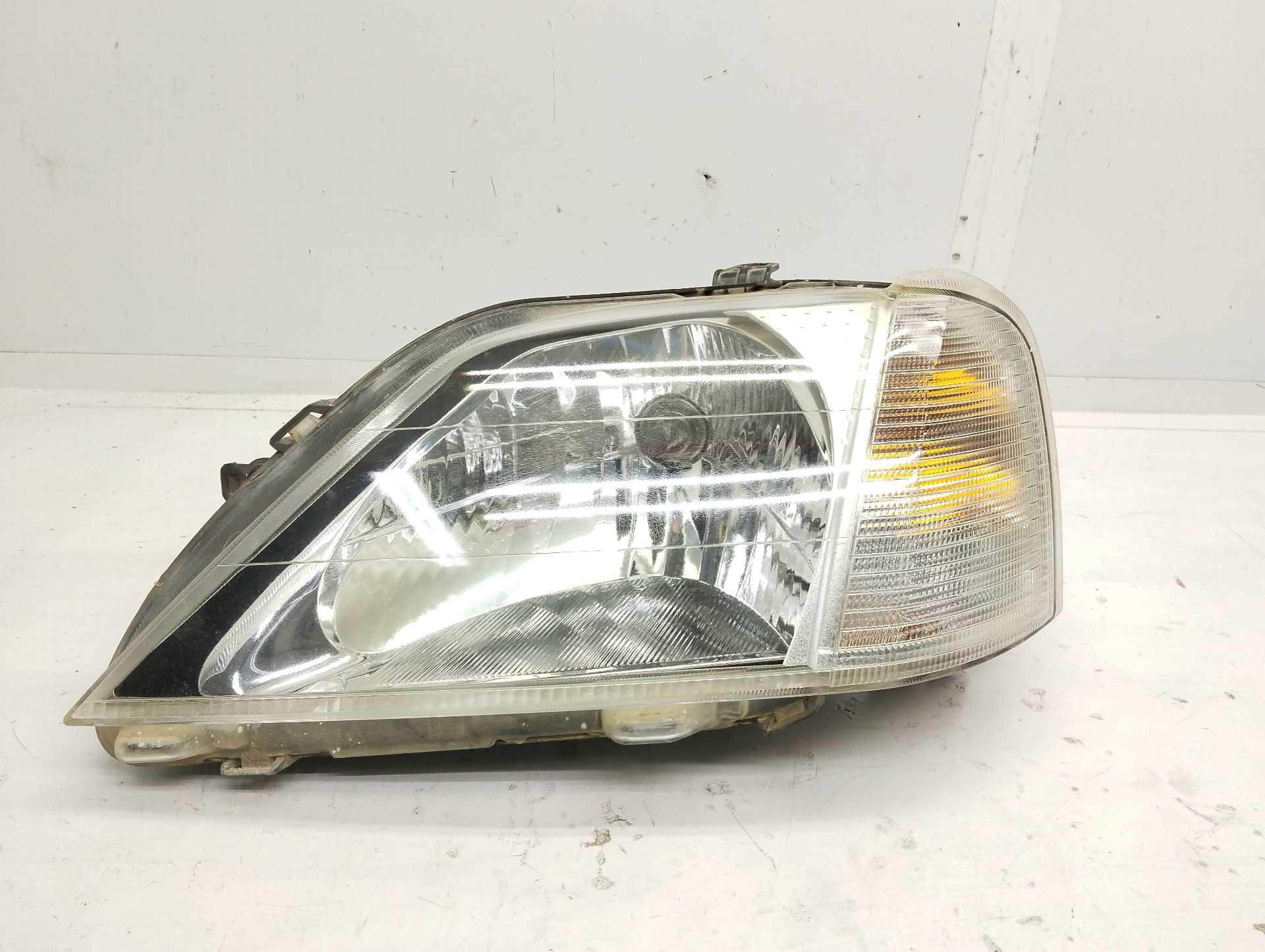 Recambio de faro izquierdo para dacia logan ambiance referencia OEM IAM 89029771  