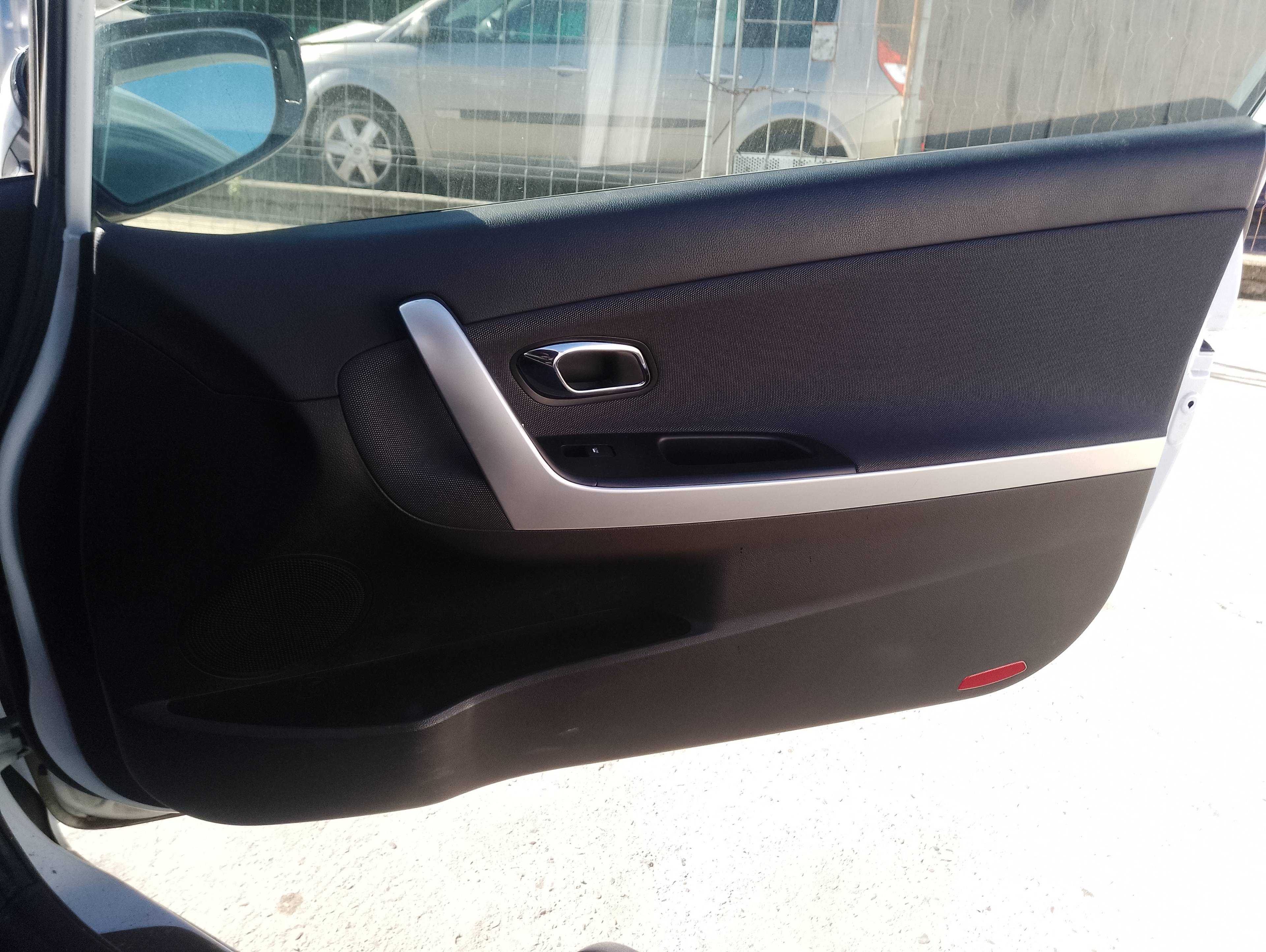 Recambio de guarnecido puerta delantera derecha para kia cee´d business referencia OEM IAM   