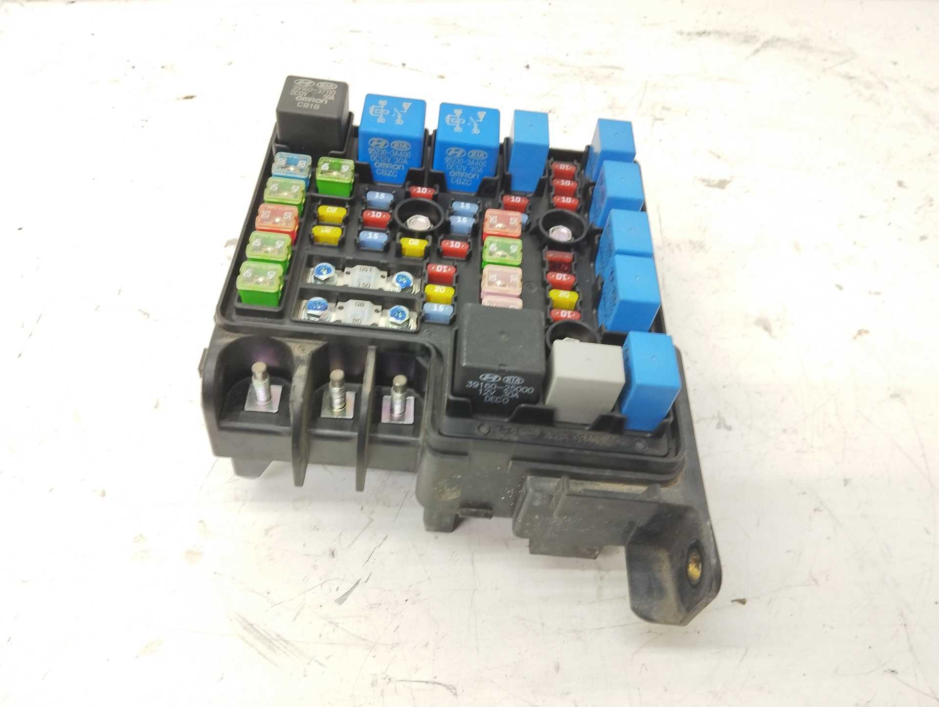 Recambio de caja reles / fusibles para kia cee´d active referencia OEM IAM 919501H030  