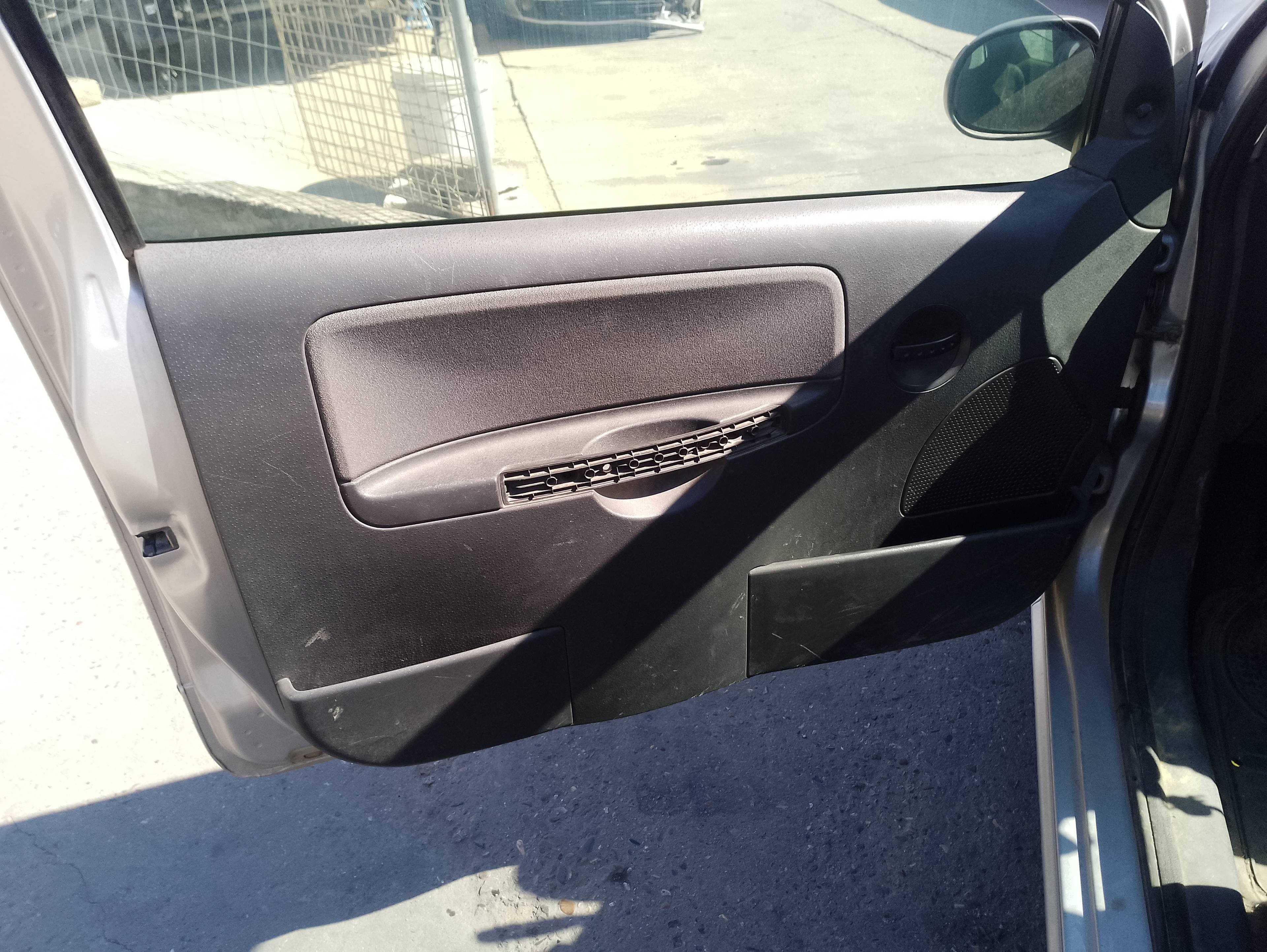 Recambio de guarnecido puerta delantera izquierda para citroën c2 audace referencia OEM IAM   