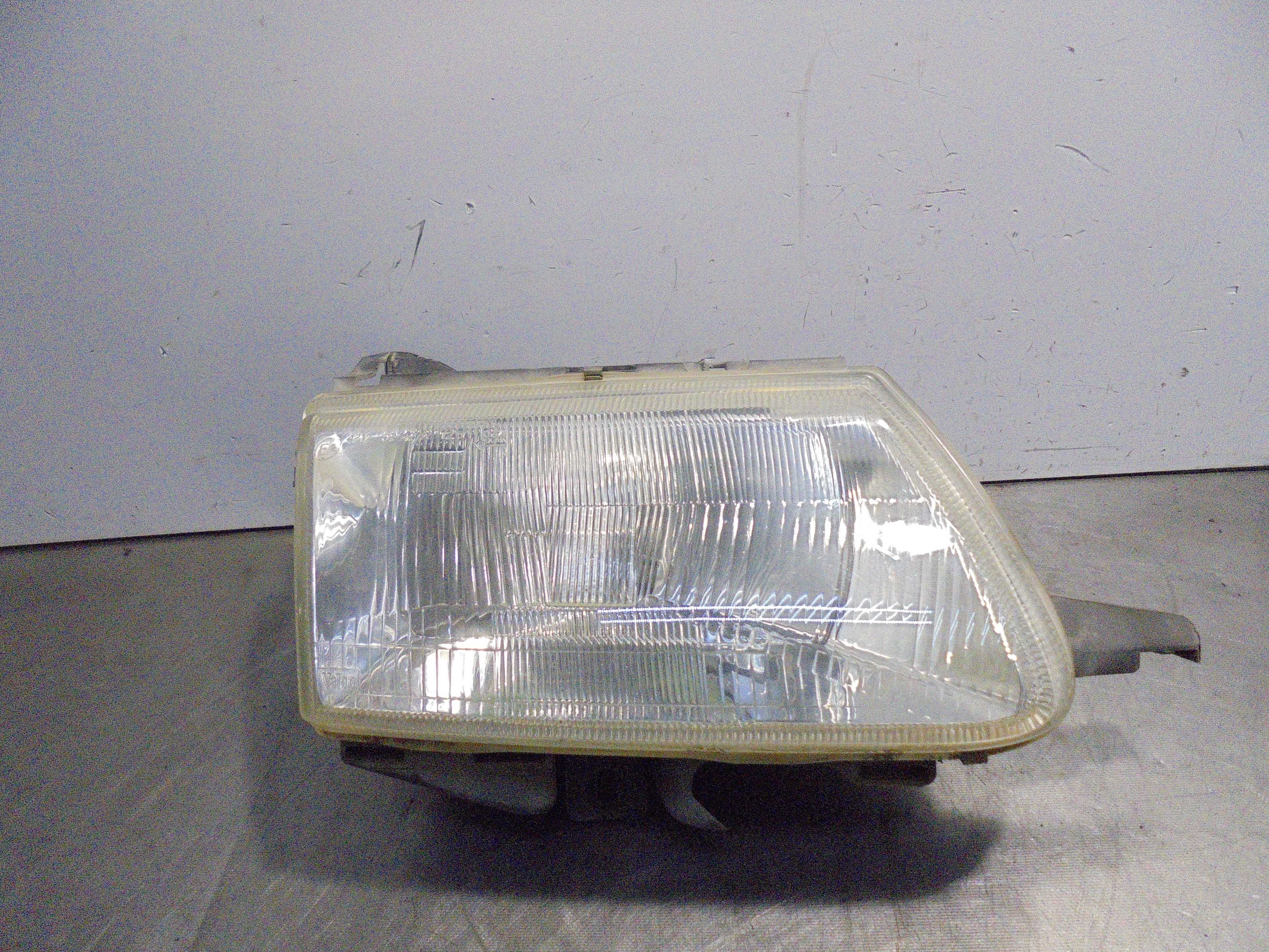 Recambio de faro derecho para citroën saxo 1.1 x referencia OEM IAM   