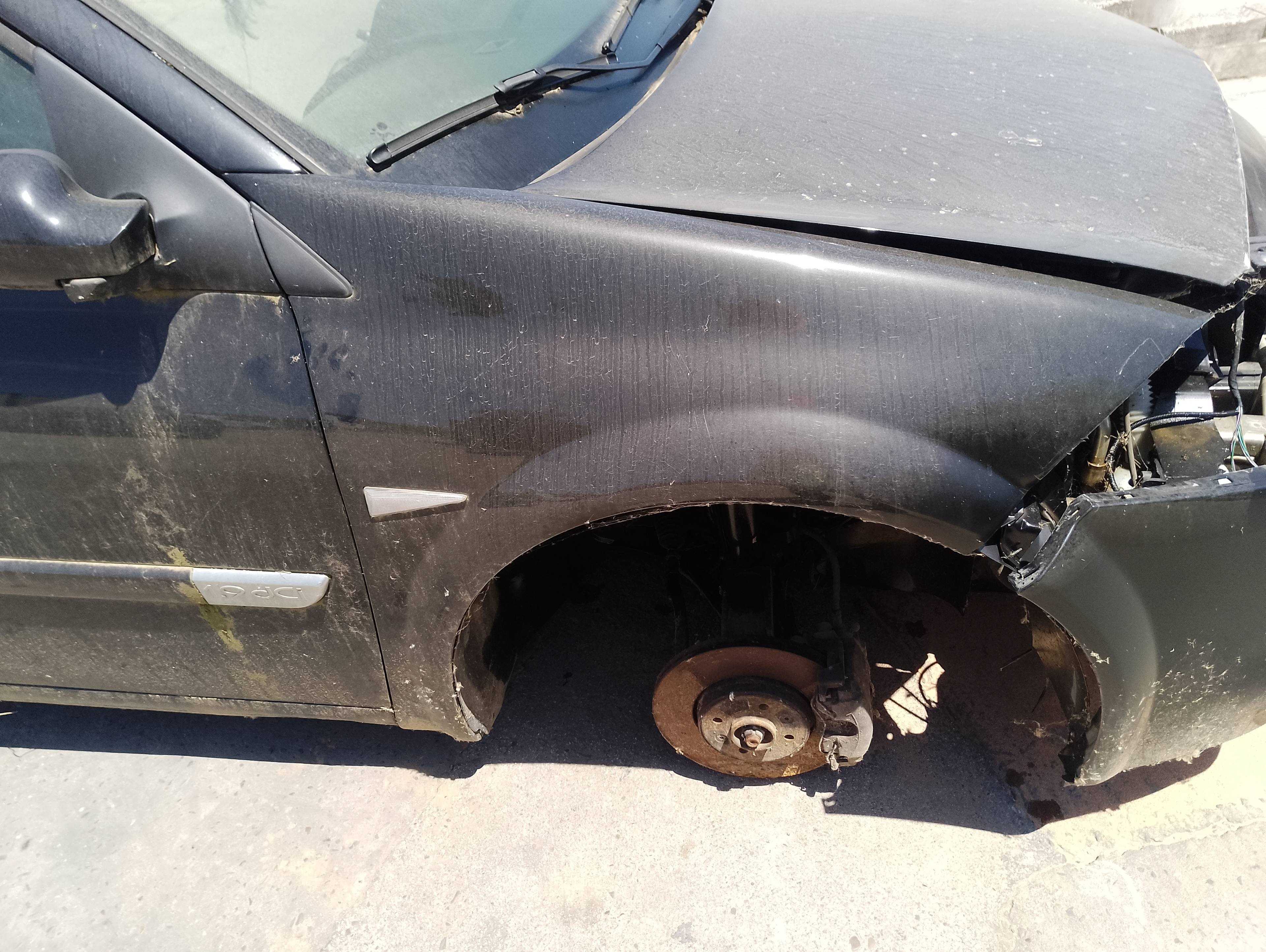 Recambio de aleta delantera derecha para renault megane ii berlina 3p confort dynamique referencia OEM IAM   