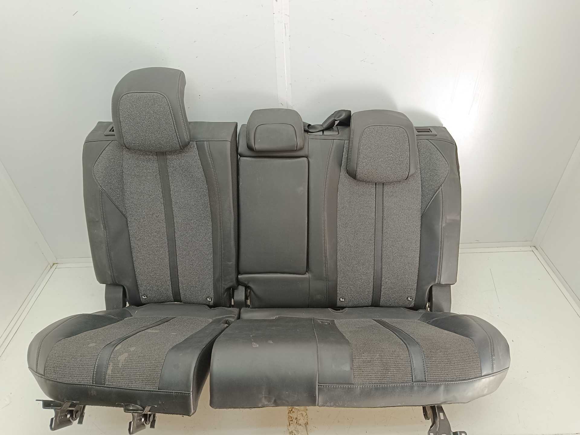 Recambio de asientos traseros para peugeot 3008 active referencia OEM IAM   
