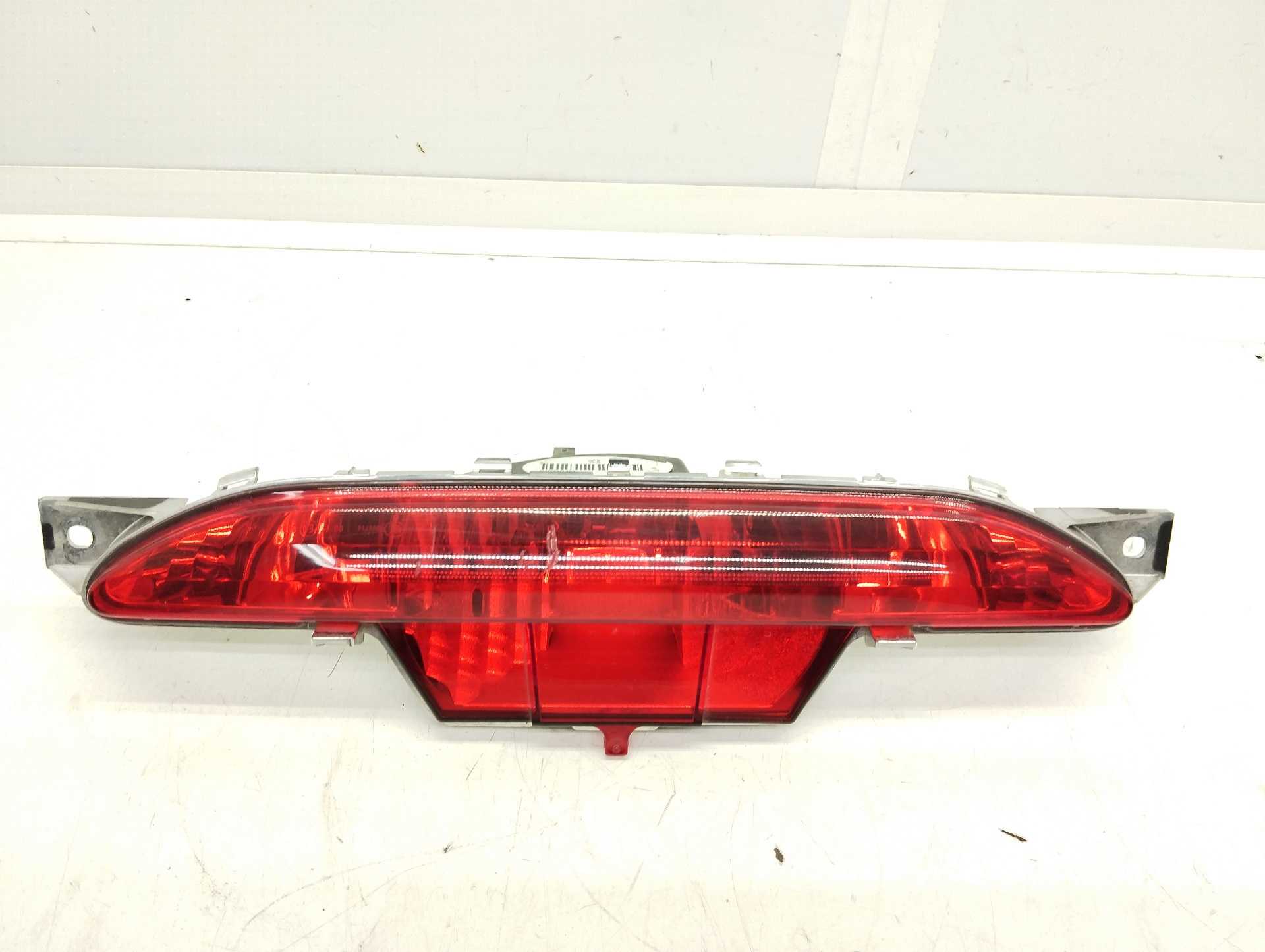 Recambio de faro antiniebla trasero central para opel corsa f edition referencia OEM IAM 9674308980  