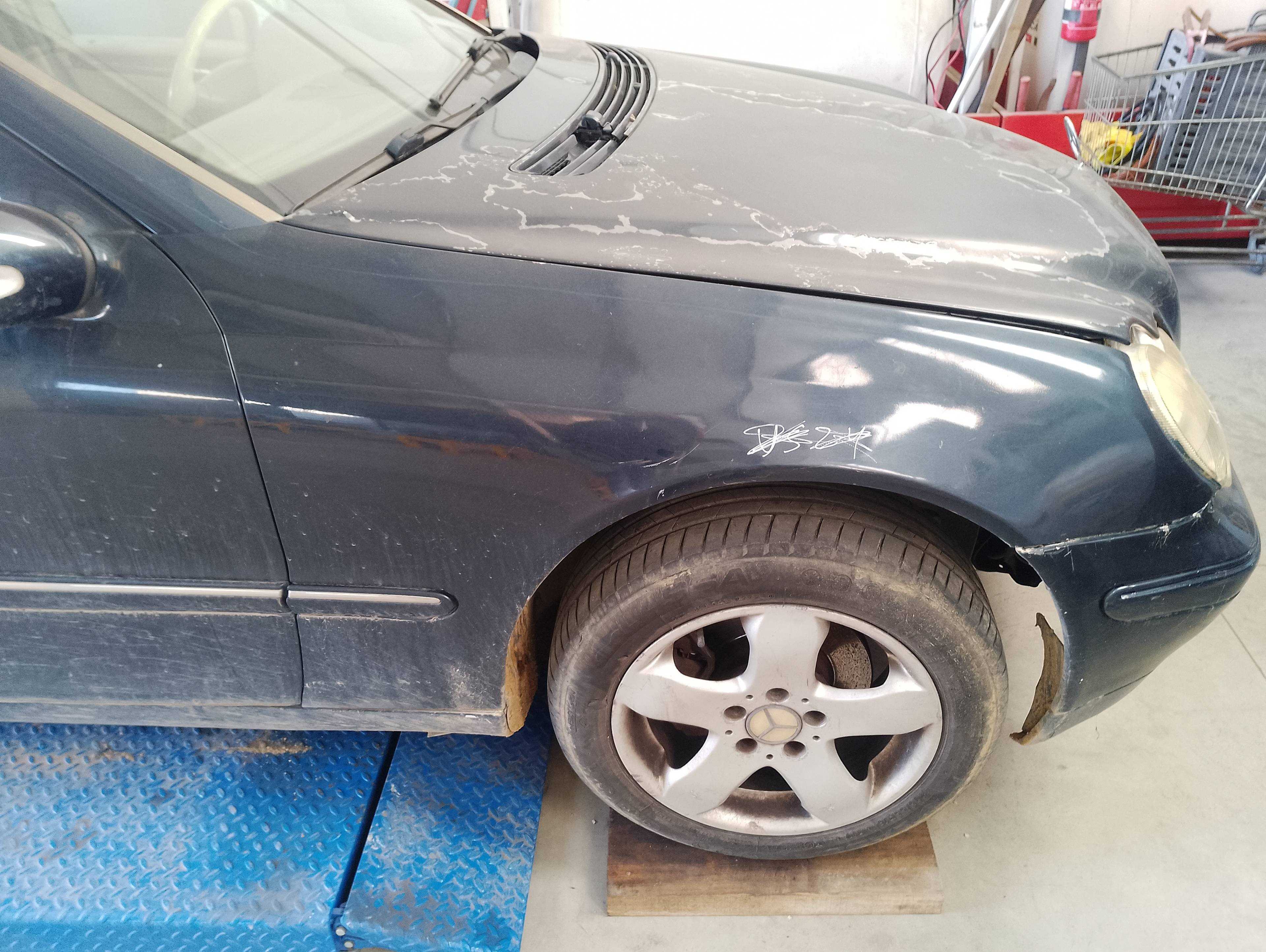 Recambio de aleta delantera derecha para mercedes-benz clase c (w203) berlina 200 cdi (203.004) referencia OEM IAM   