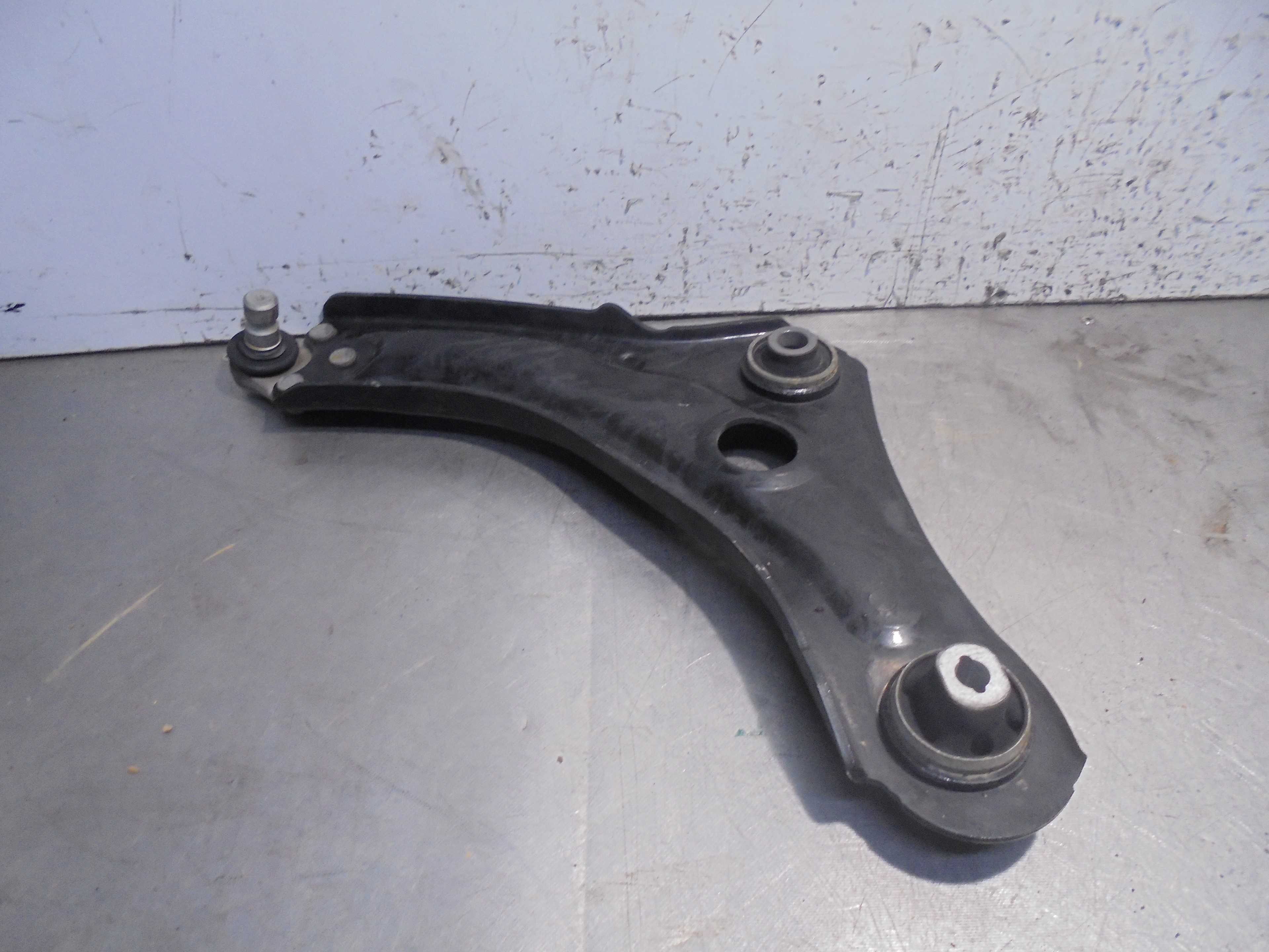 Recambio de brazo suspension inferior delantero izquierdo para renault megane iv berlina 5p bose-edition referencia OEM IAM 5450