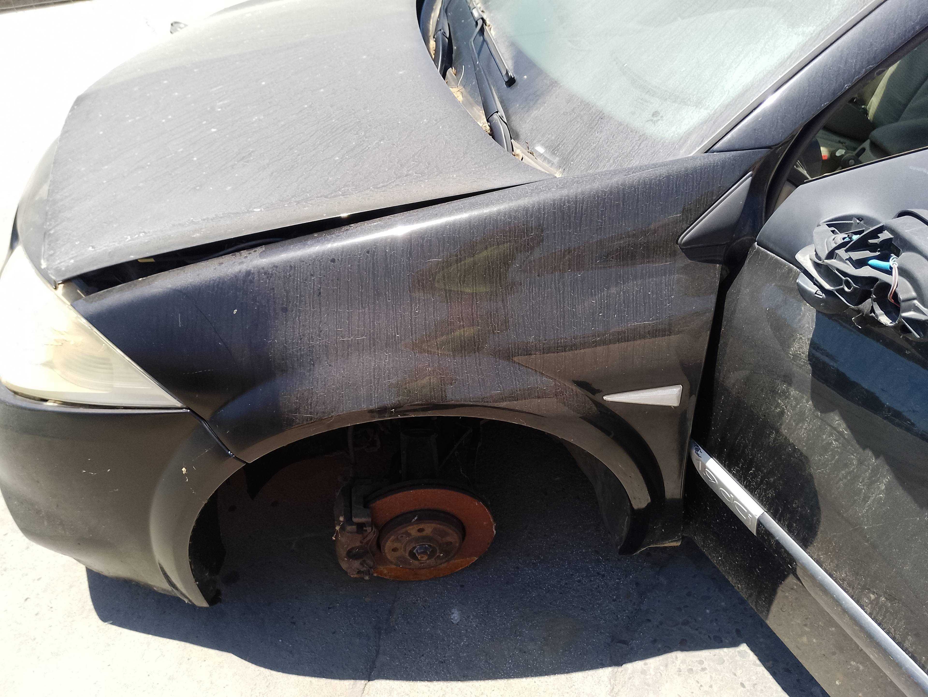 Recambio de aleta delantera izquierda para renault megane ii berlina 3p confort dynamique referencia OEM IAM   