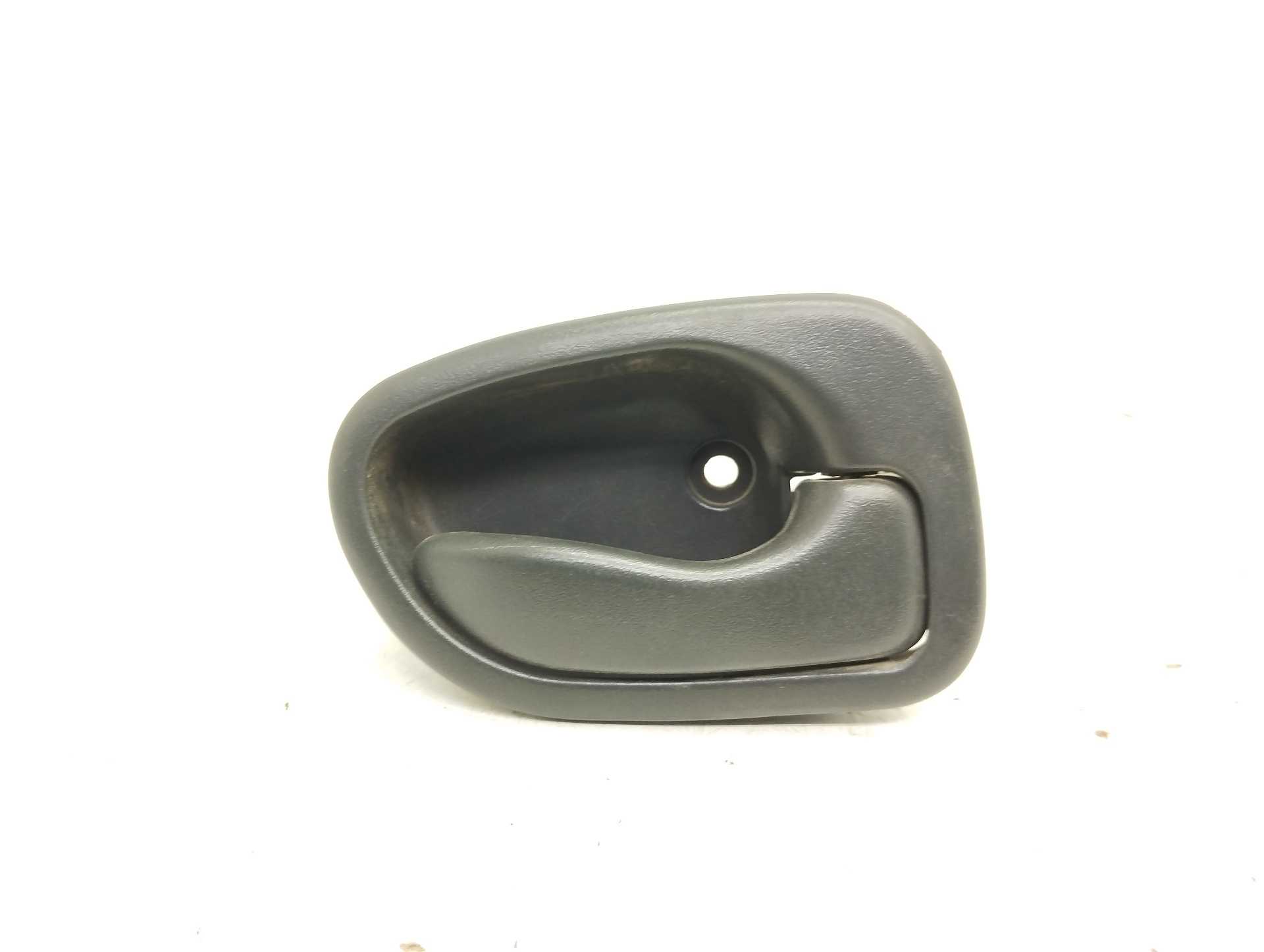 Recambio de maneta interior trasera derecha para hyundai accent (x3) 1.3 gls automático referencia OEM IAM 8262022001  