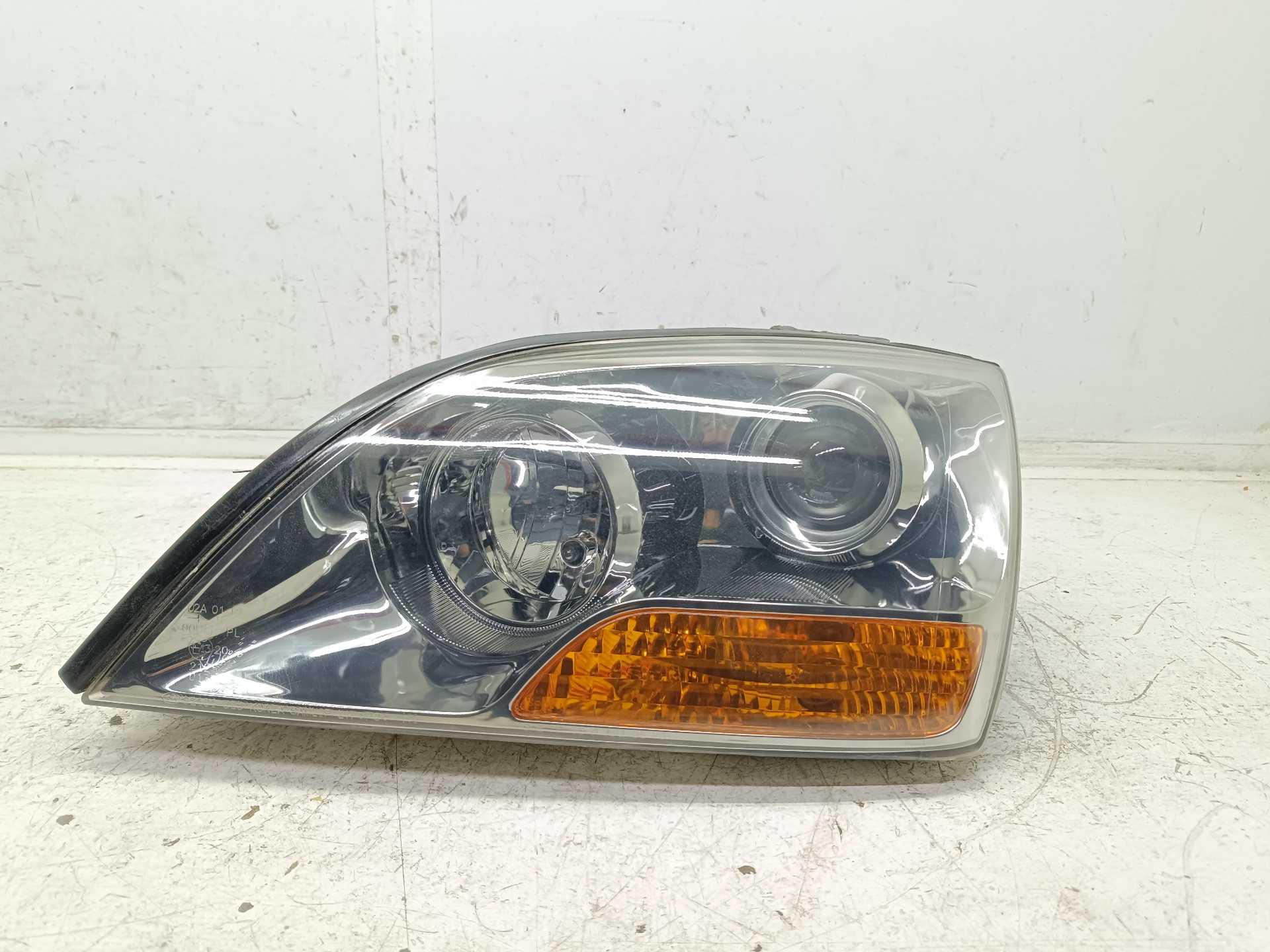 Recambio de faro izquierdo para kia sorento 2.5 crdi active referencia OEM IAM 921013E5XX  