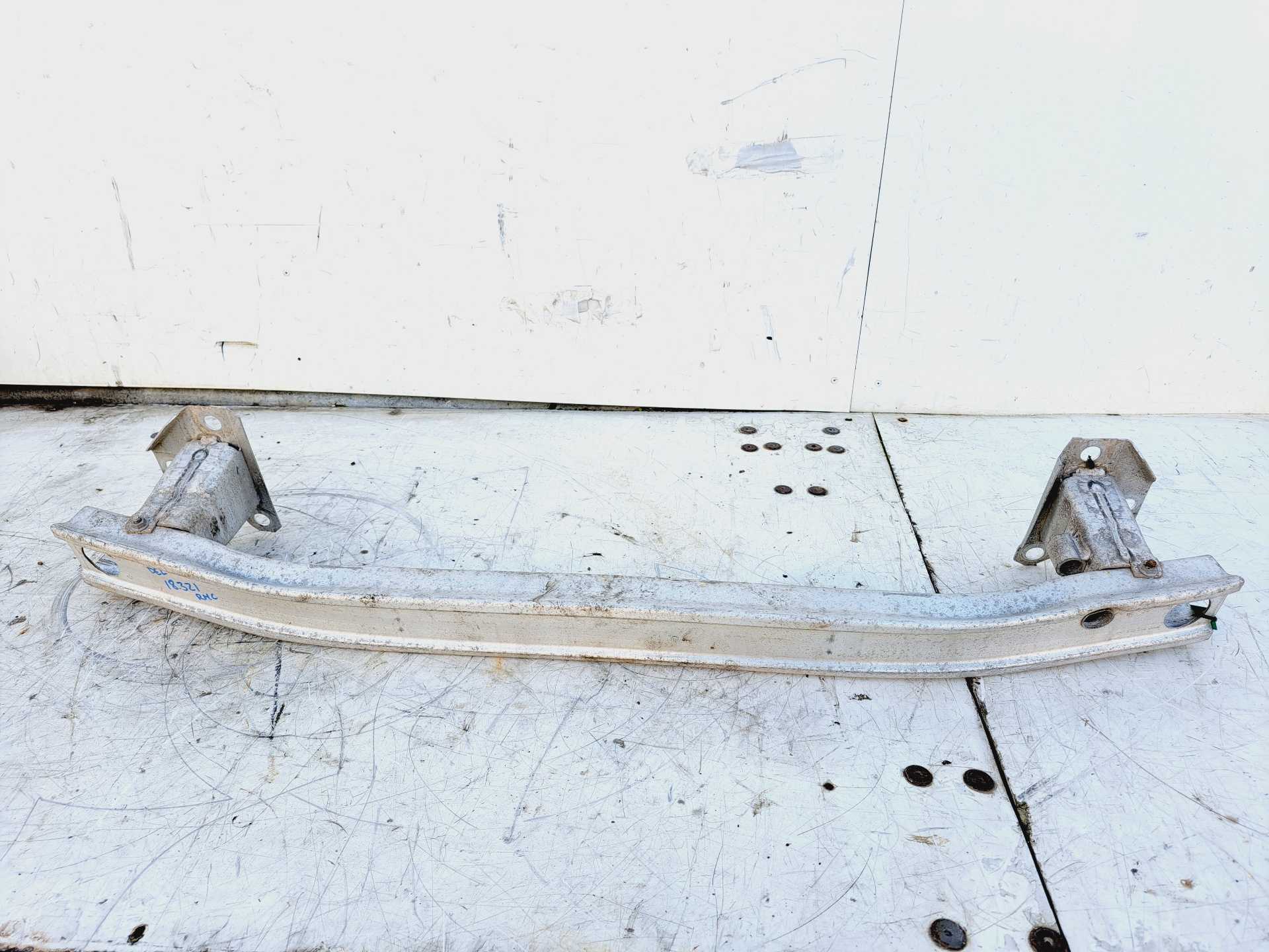 Recambio de refuerzo paragolpes delantero para renault clio iii exception referencia OEM IAM 8200834857  