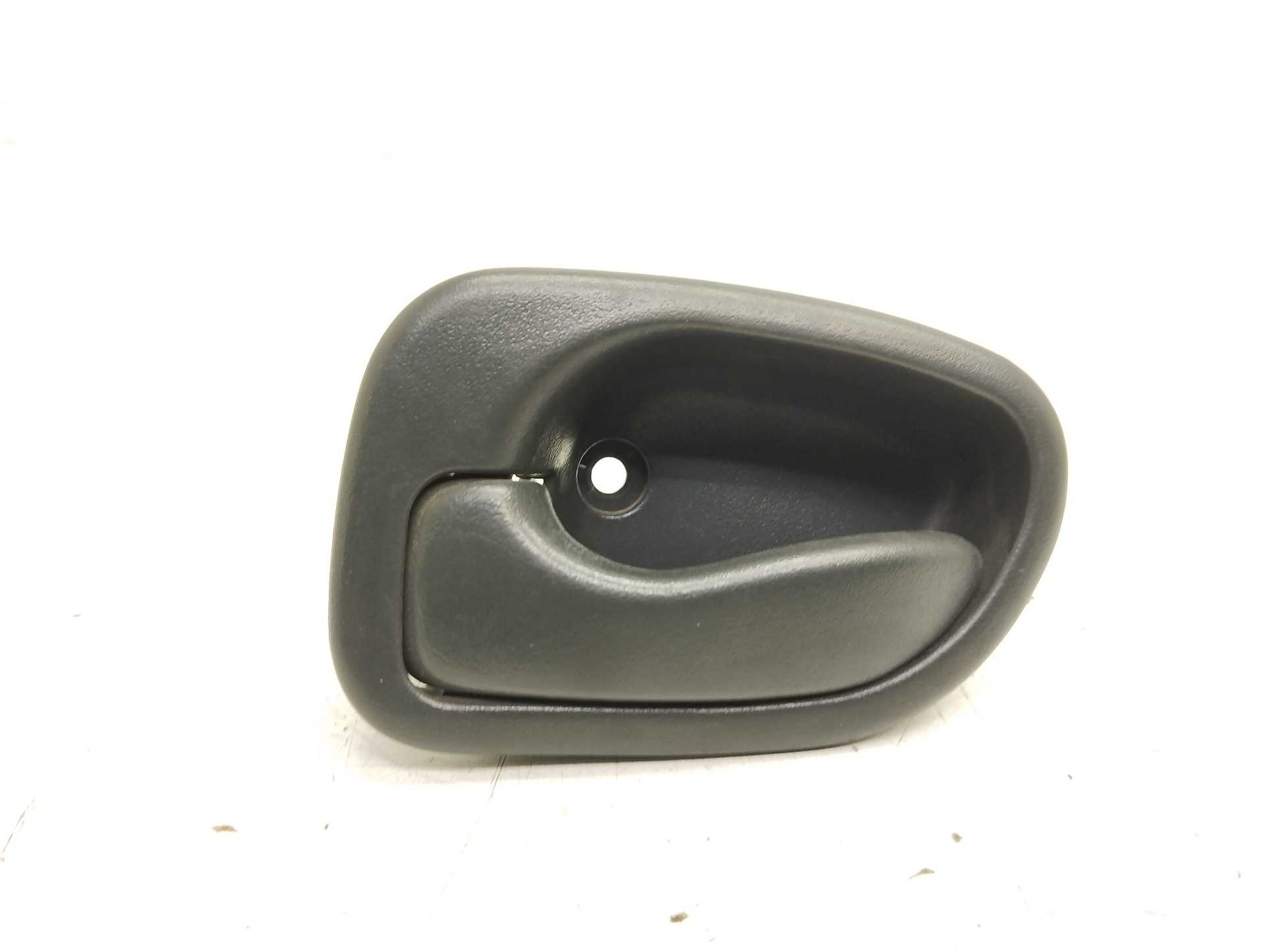 Recambio de maneta interior trasera izquierda para hyundai accent (x3) 1.3 gls automático referencia OEM IAM 8261022001  