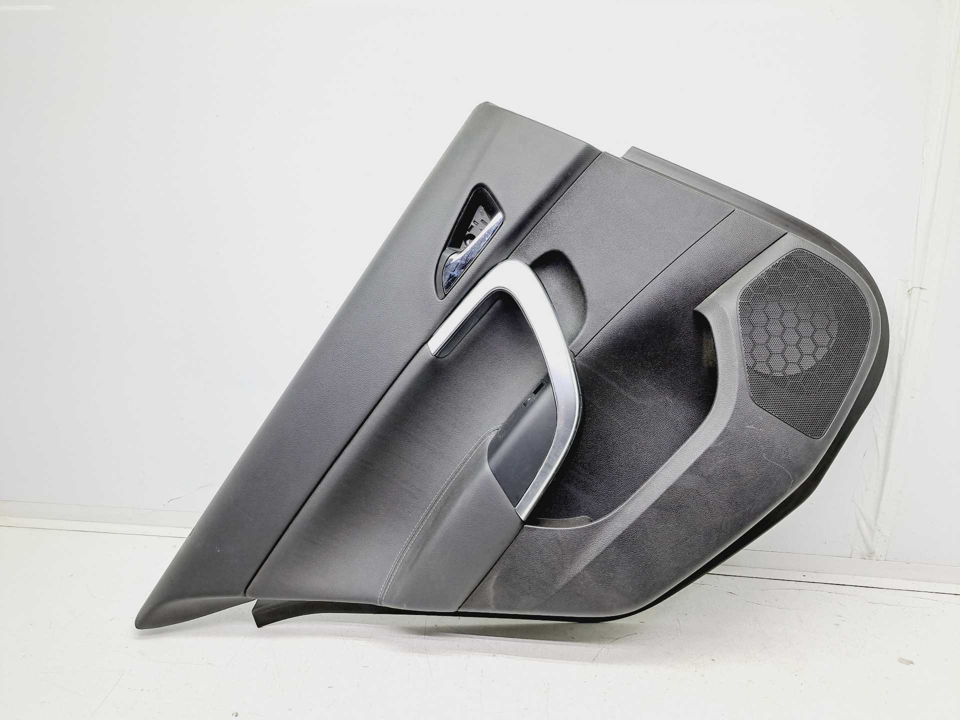 Recambio de guarnecido puerta trasera izquierda para opel insignia berlina selective referencia OEM IAM 13327687  