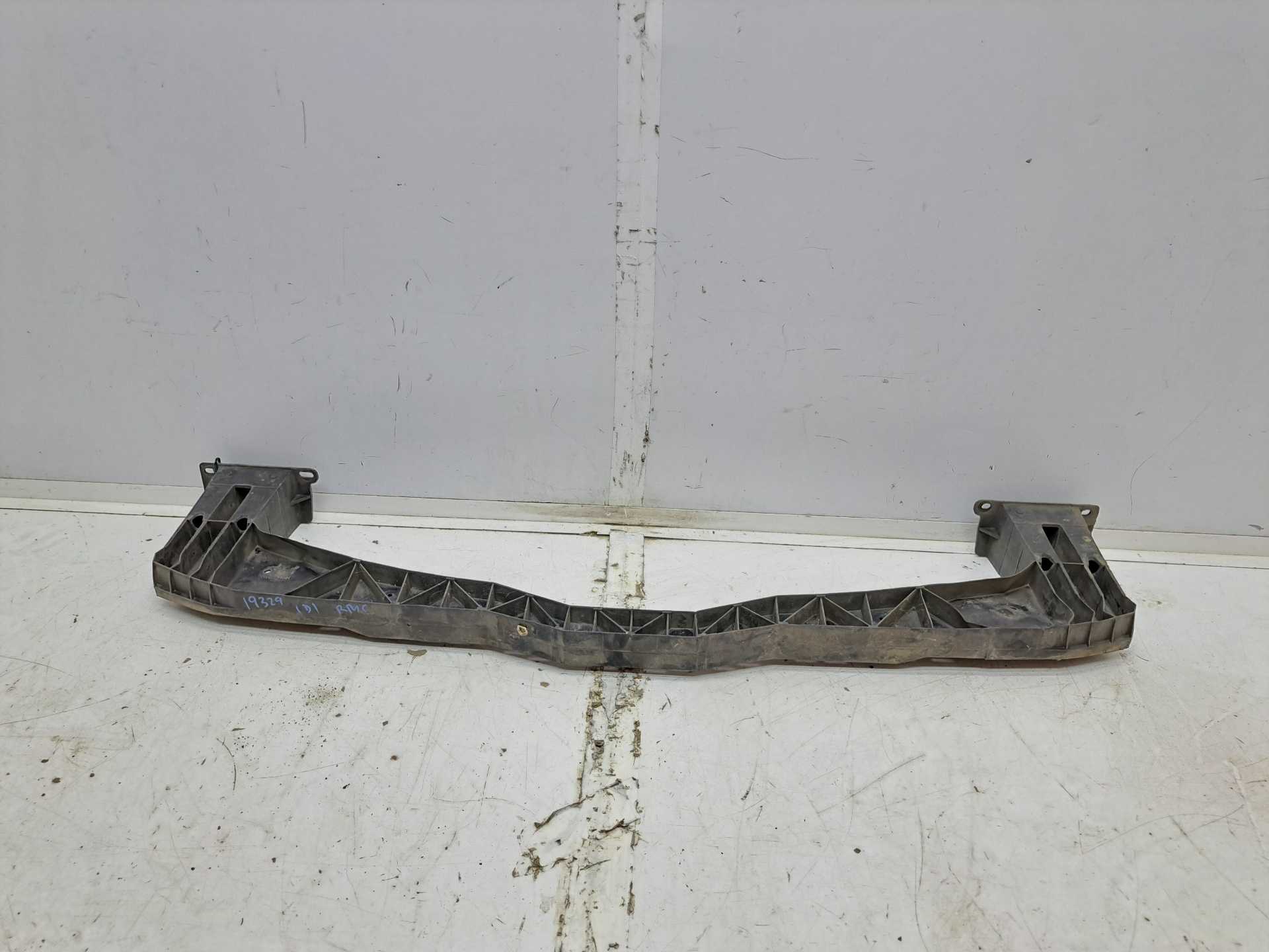 Recambio de travesaño inferior para citroën c4 berlina collection referencia OEM IAM 9646895580  