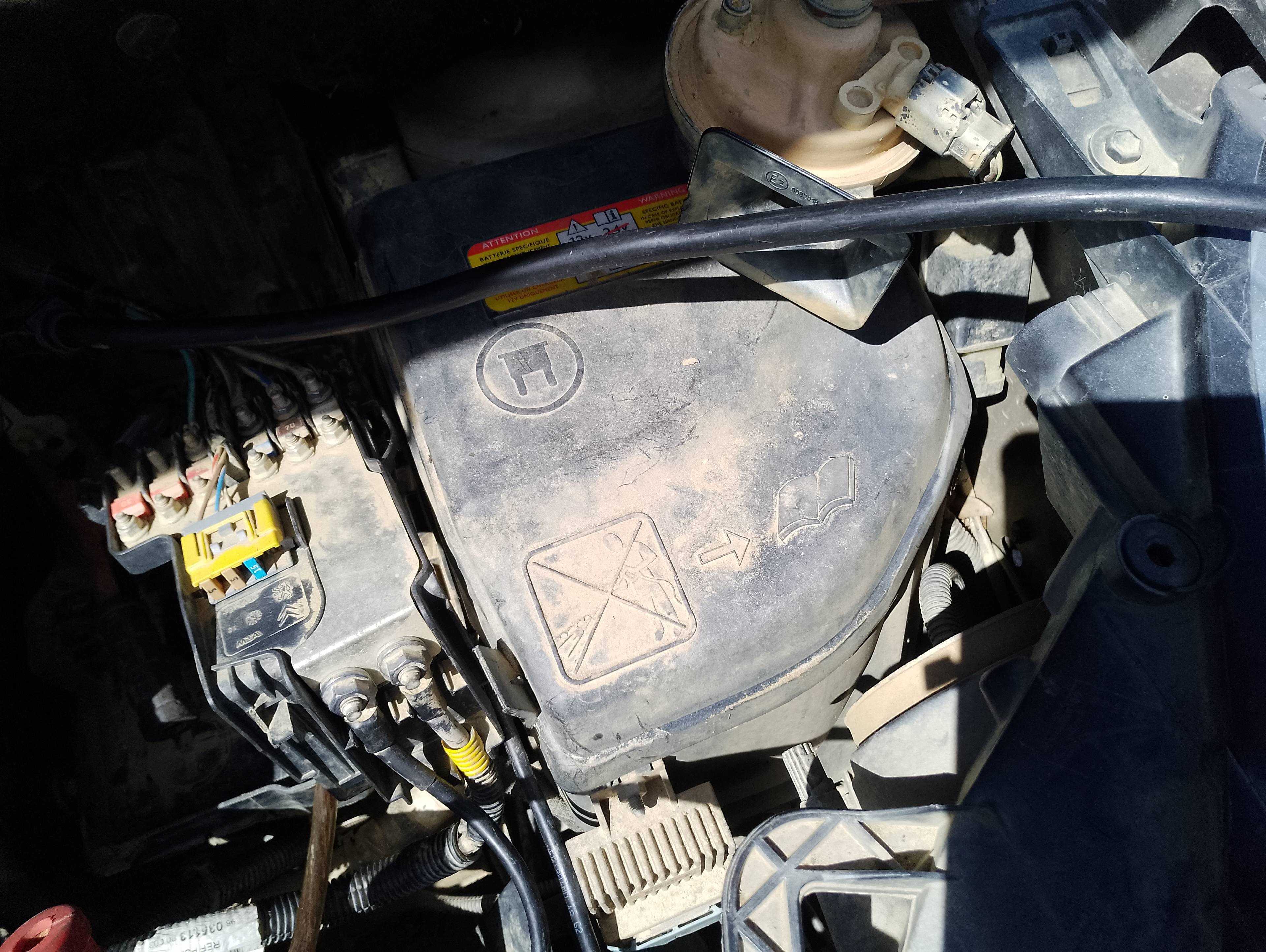 Recambio de caja reles / fusibles para citroën berlingo station wagon xtr referencia OEM IAM   