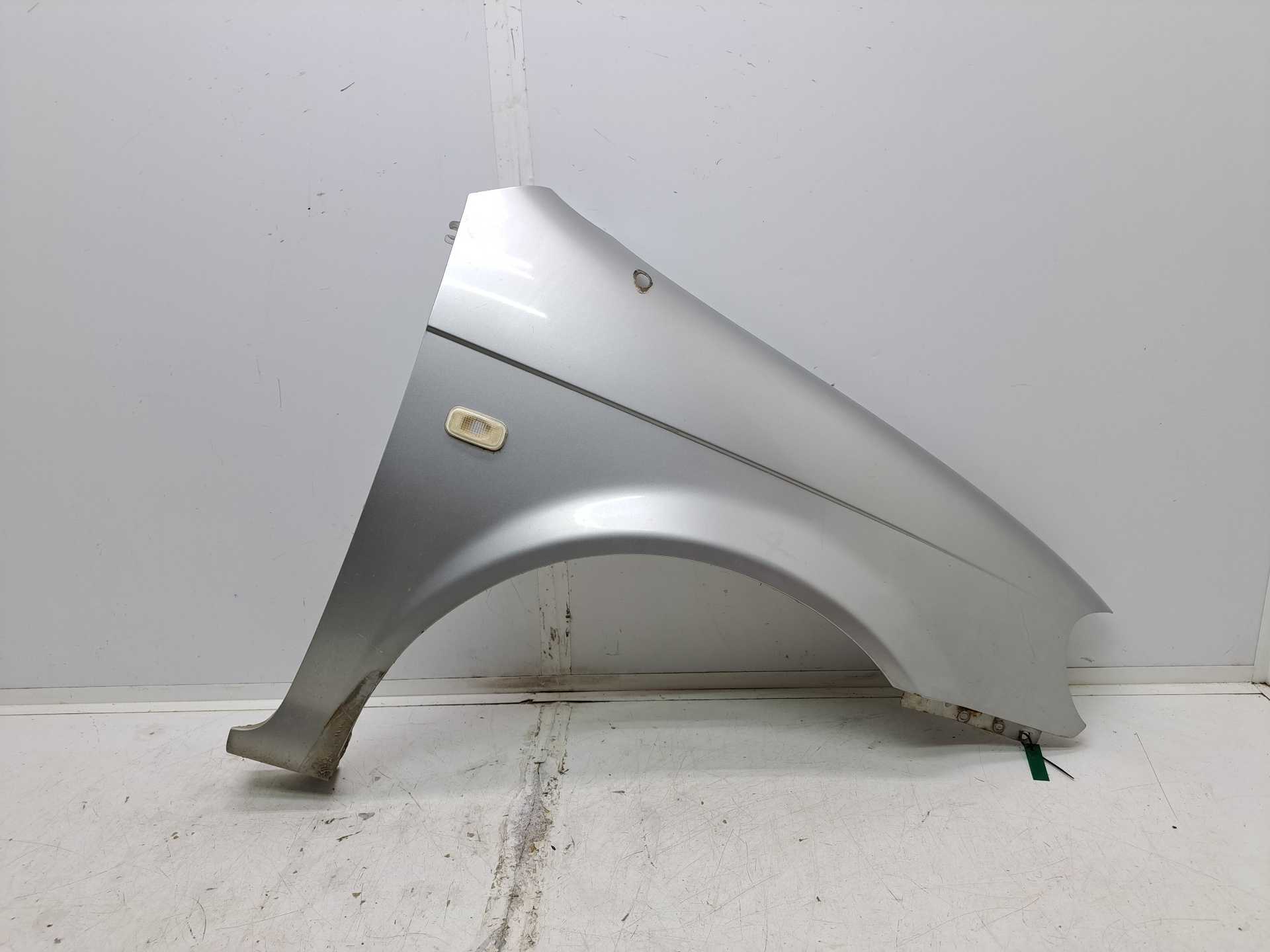 Recambio de aleta delantera derecha para kia carnival ii 2.9 cdri ex referencia OEM IAM  0K55A52111 
