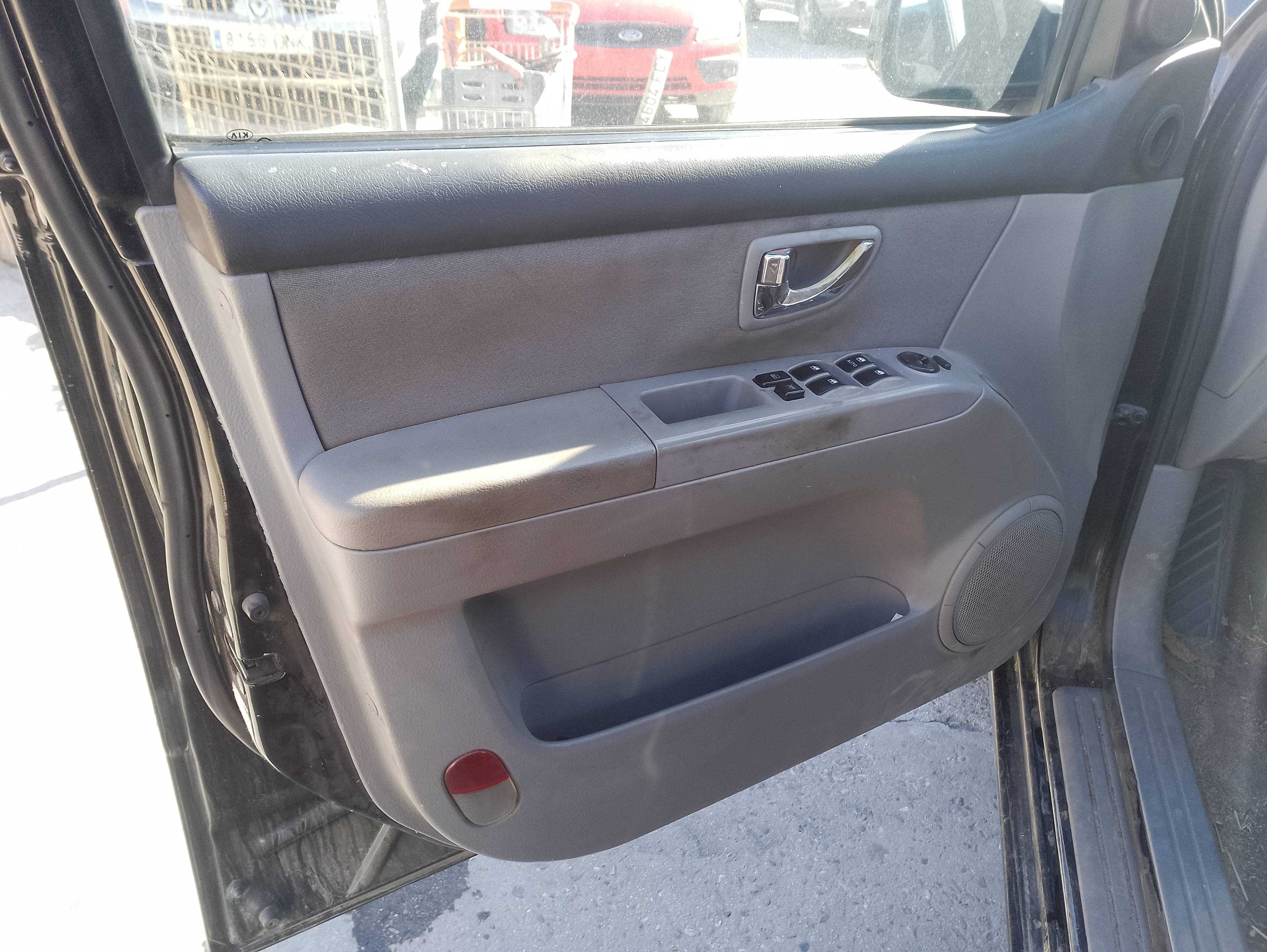 Recambio de guarnecido puerta delantera izquierda para kia sorento 2.5 crdi active referencia OEM IAM   