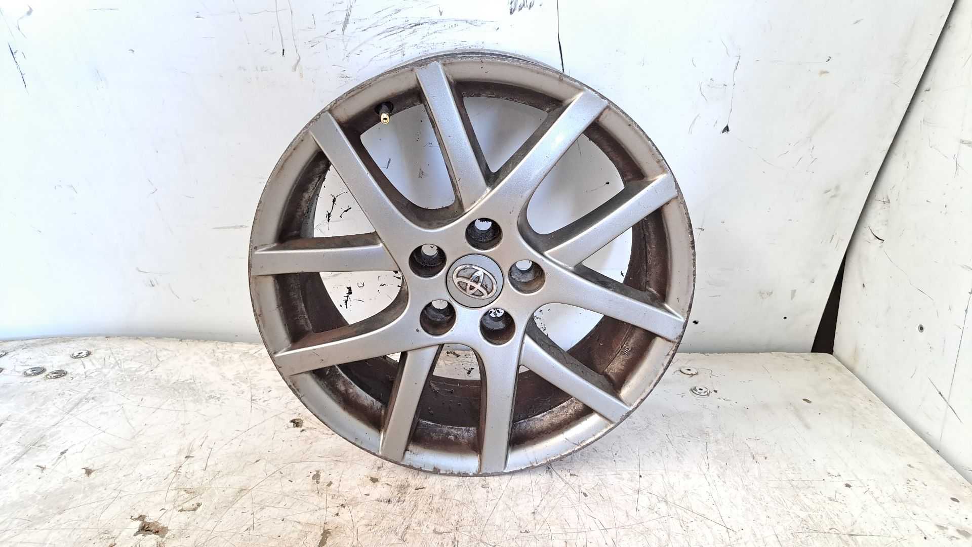 Recambio de llanta para toyota corolla verso 2.0 d-4d referencia OEM IAM r17  