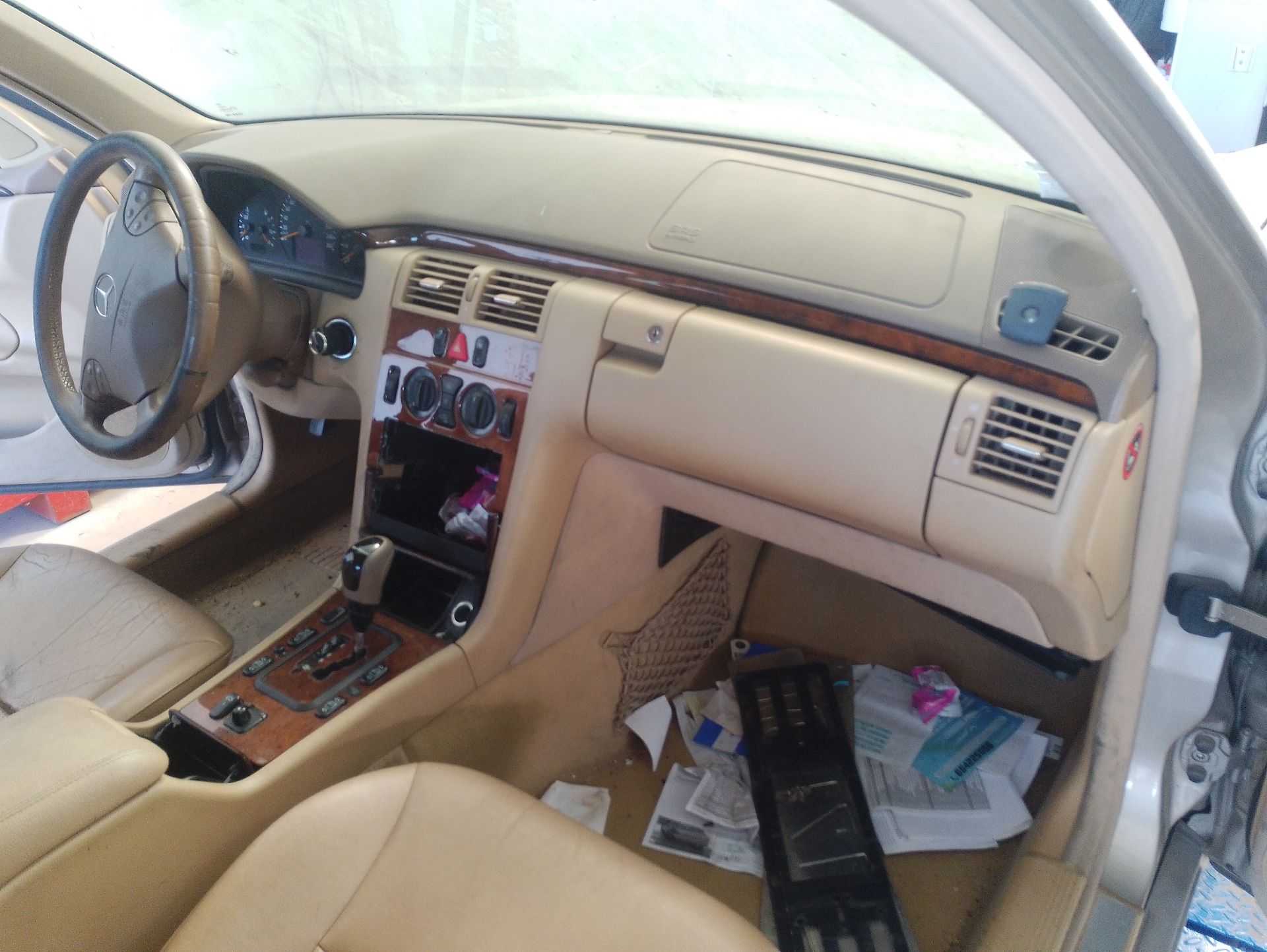 Recambio de salpicadero para mercedes-benz clase e (w210) e 240 (210.062) referencia OEM IAM   