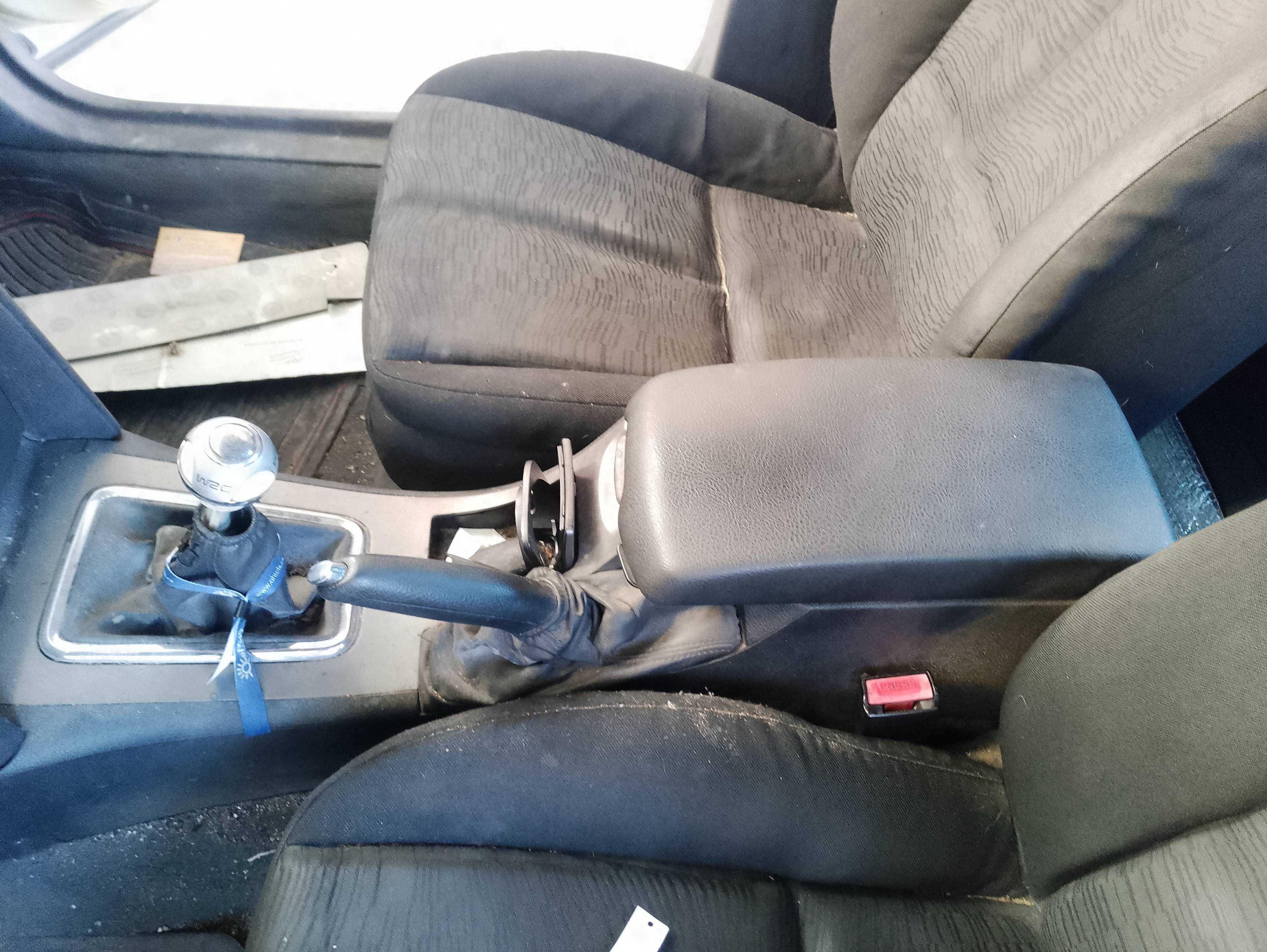 Recambio de apoyabrazos central para peugeot 407 sr confort referencia OEM IAM   