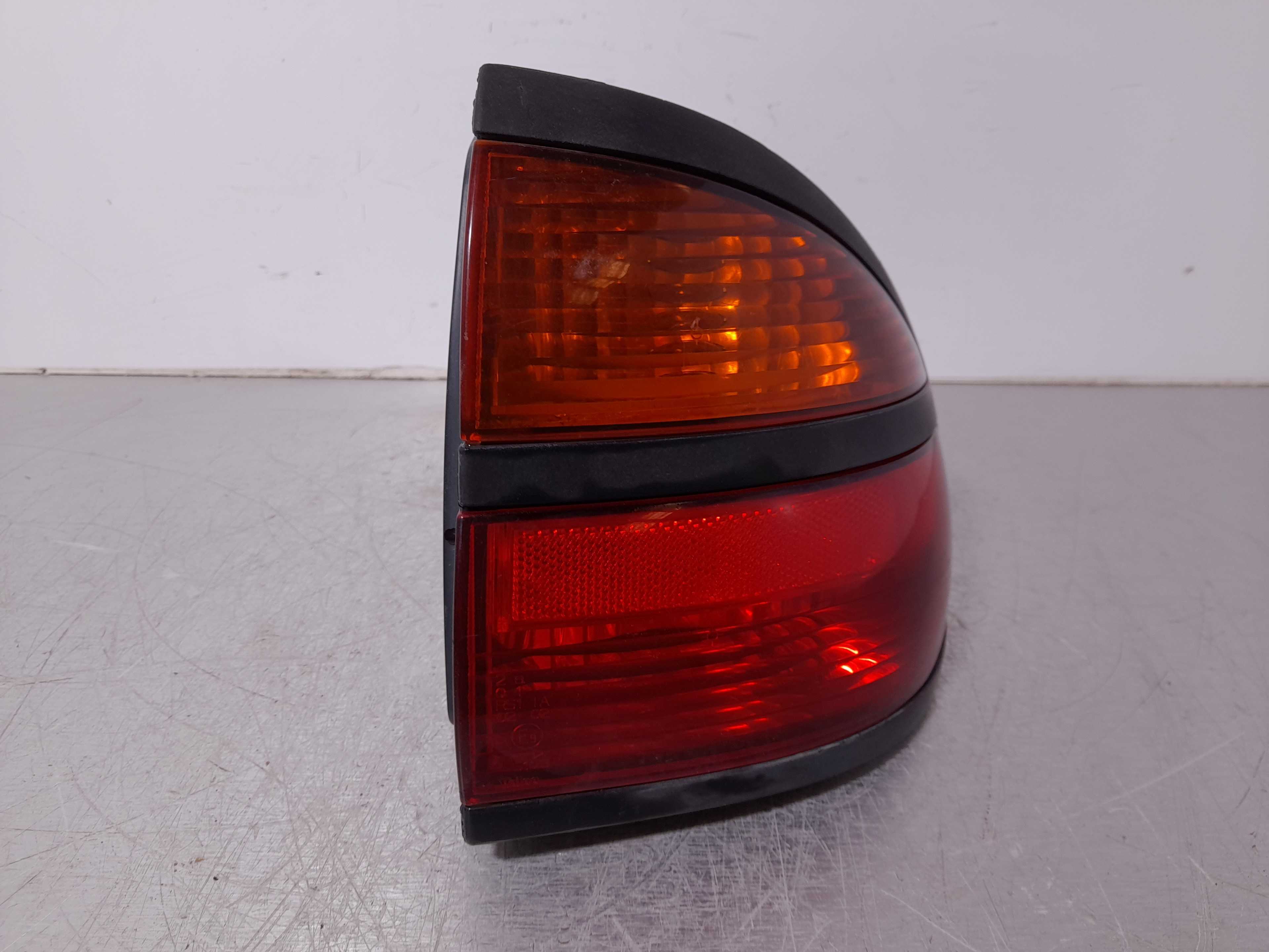 Recambio de piloto trasero derecho para renault laguna (b56) 2.2 diesel referencia OEM IAM 7700420123 VALEO 