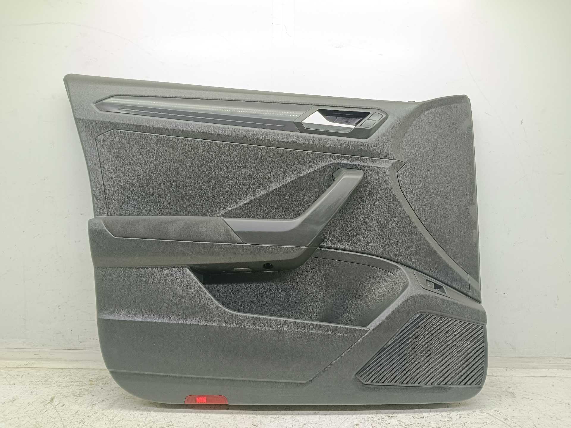 Recambio de guarnecido puerta delantera izquierda para volkswagen t-roc advance r-line referencia OEM IAM 2GA867011F  