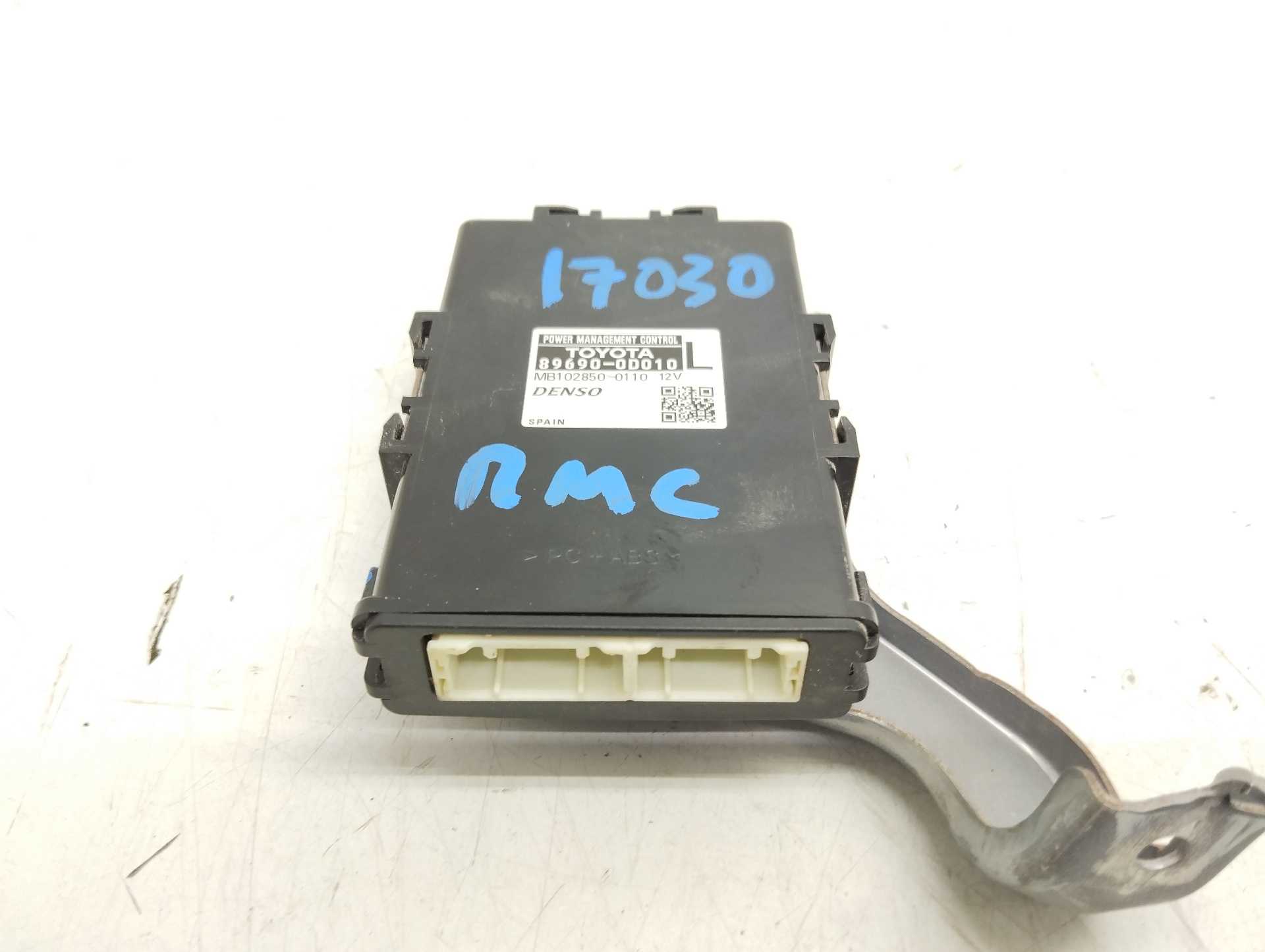 Recambio de centralita abs para toyota yaris 1.4 turbodiesel cat referencia OEM IAM 896900D010 MB1028500110 DENSO