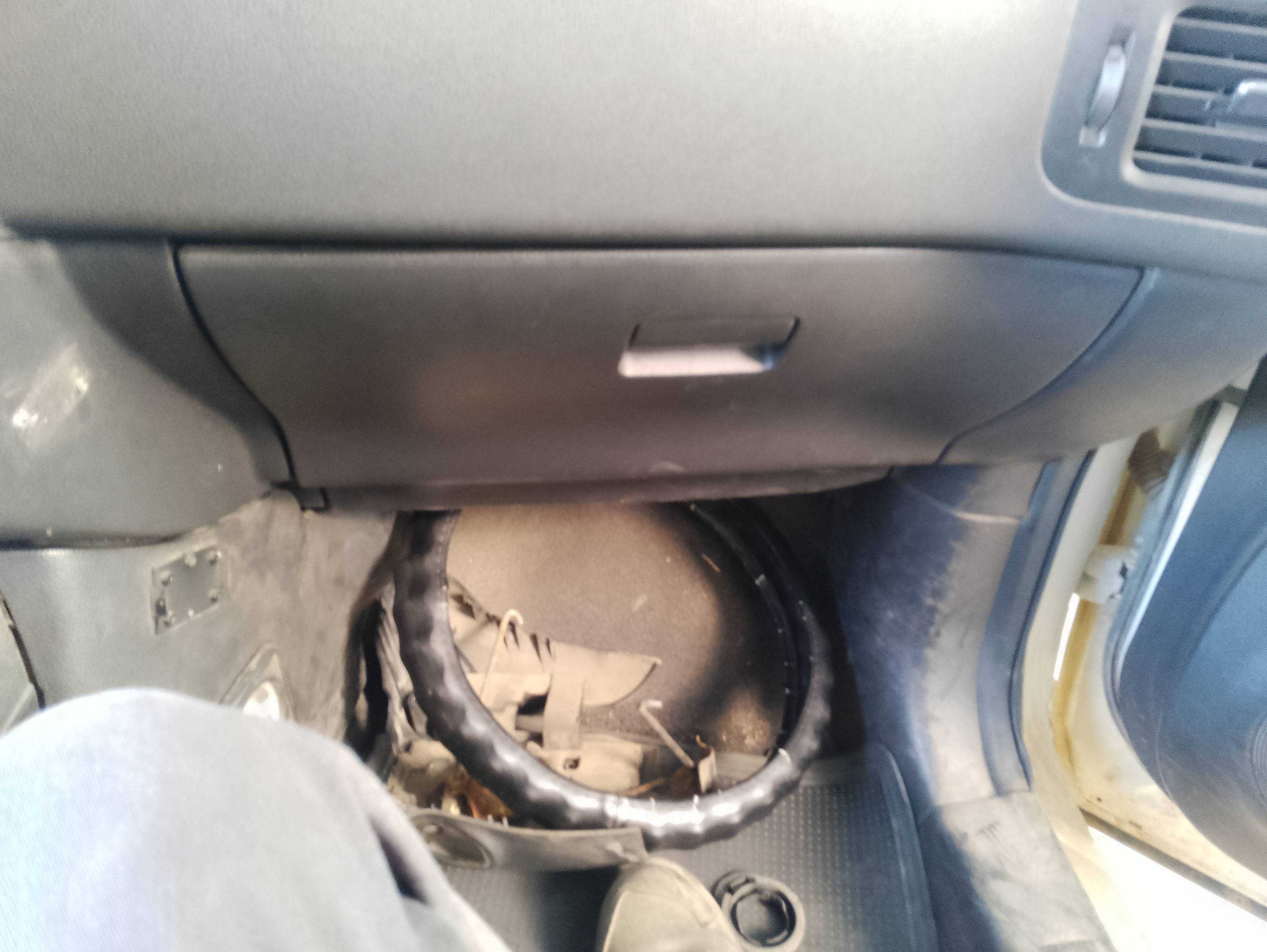 Recambio de guantera para nissan x-trail (t31) le referencia OEM IAM   