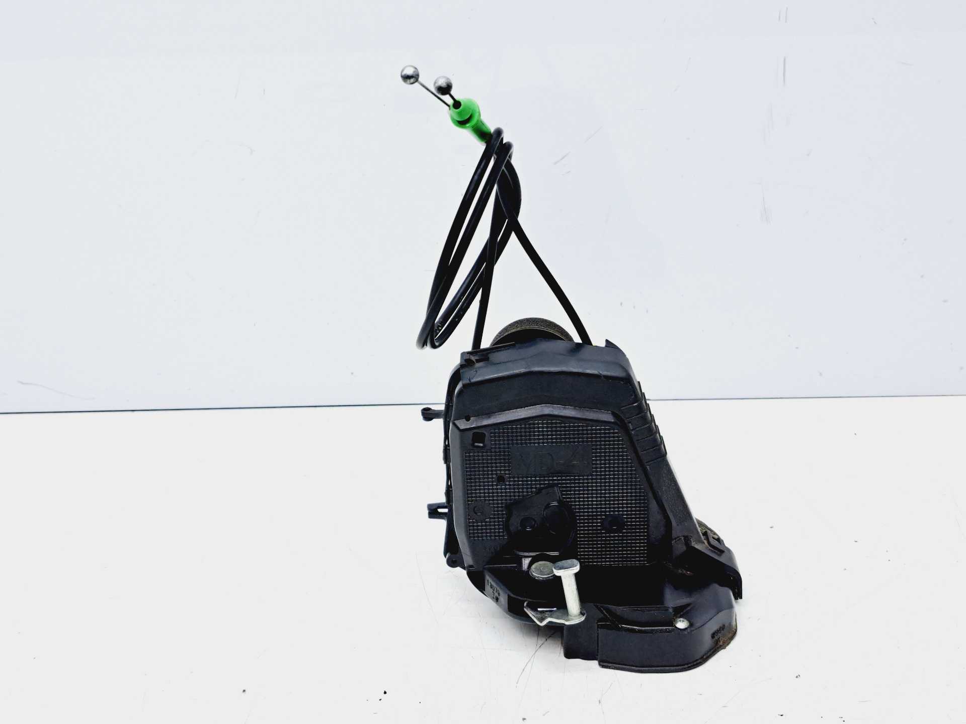 Recambio de cerradura puerta trasera izquierda para toyota yaris 1.4 turbodiesel cat referencia OEM IAM   