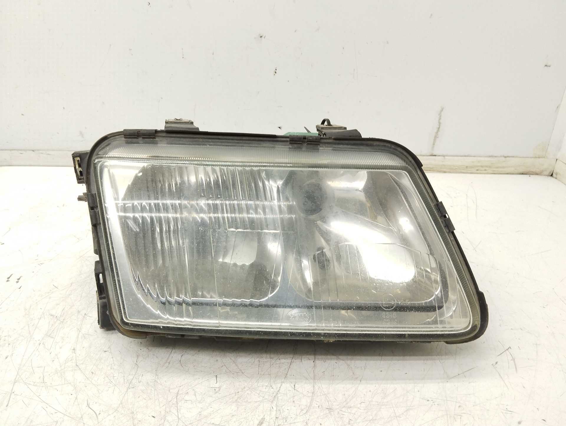 Recambio de faro derecho para audi a3 (8l) 1.8 ambiente referencia OEM IAM 96350600  
